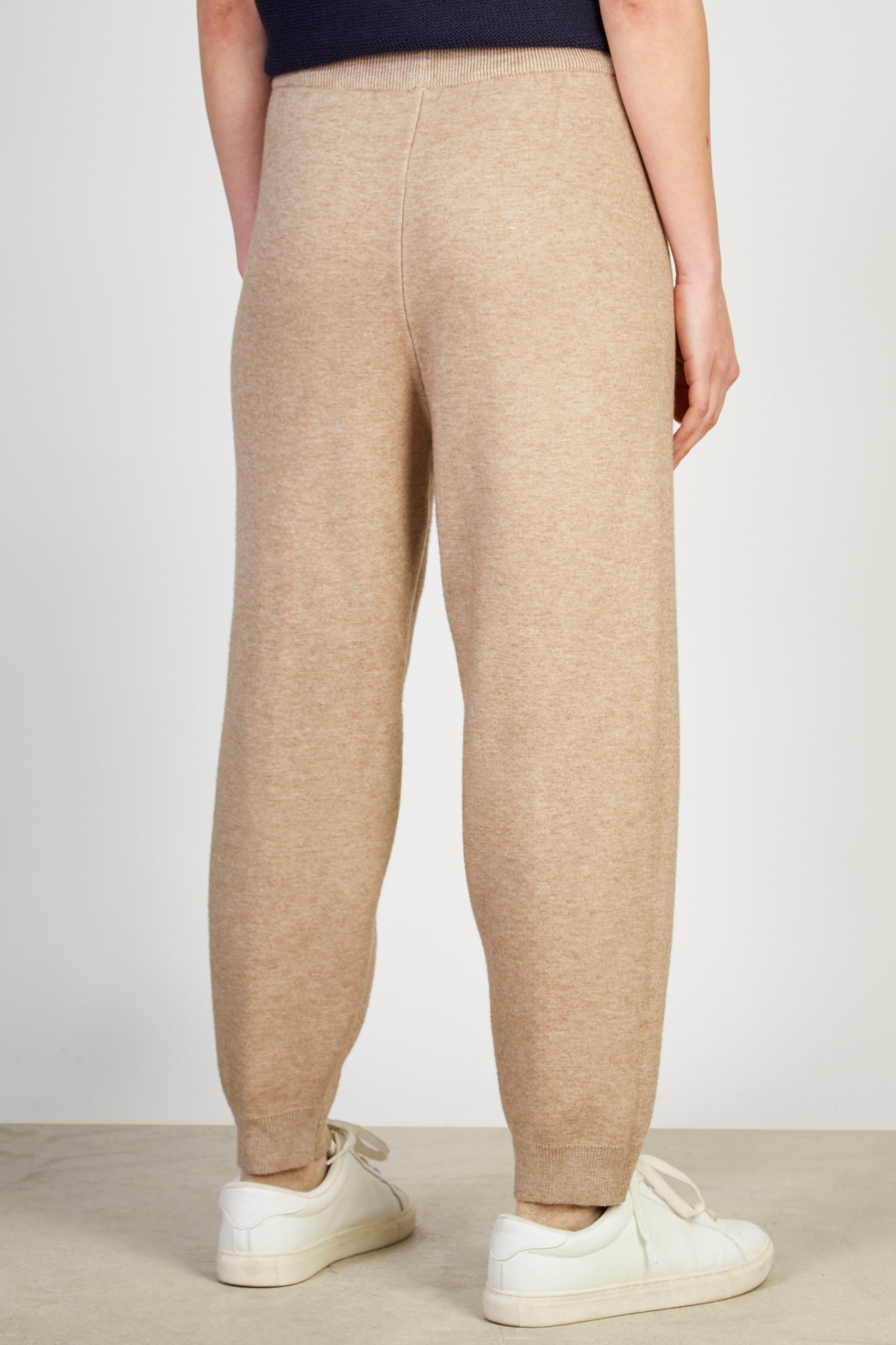 Beige fuzzy lined thick knit tapered trousers_2