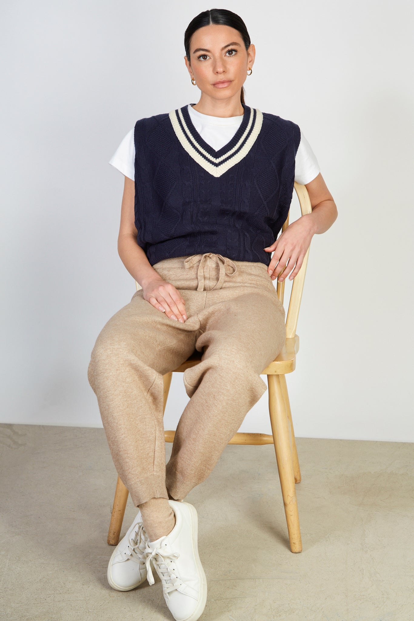 Beige fuzzy lined thick knit tapered trousers_5