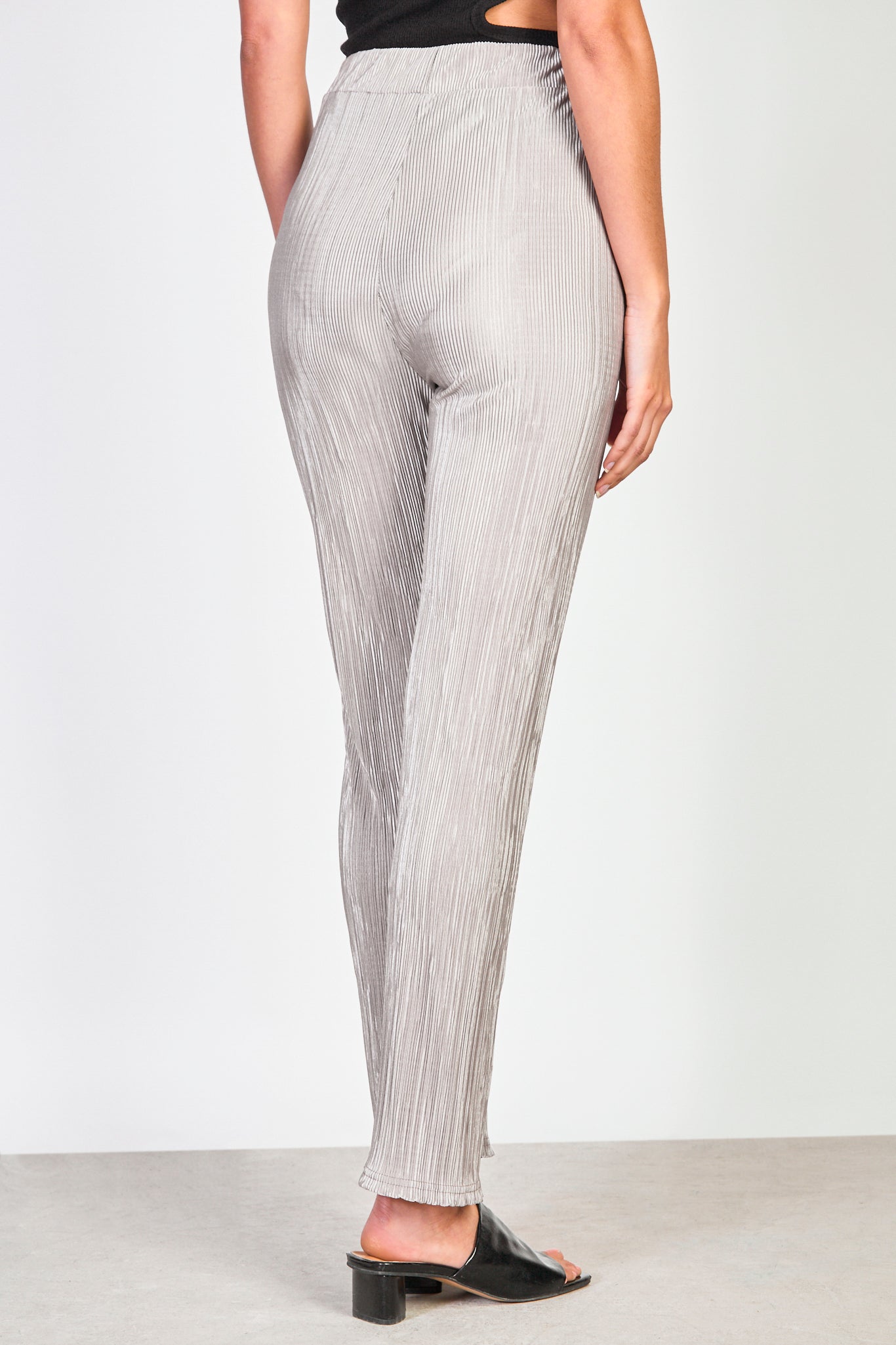 Beige shiny micropleat trousers_2