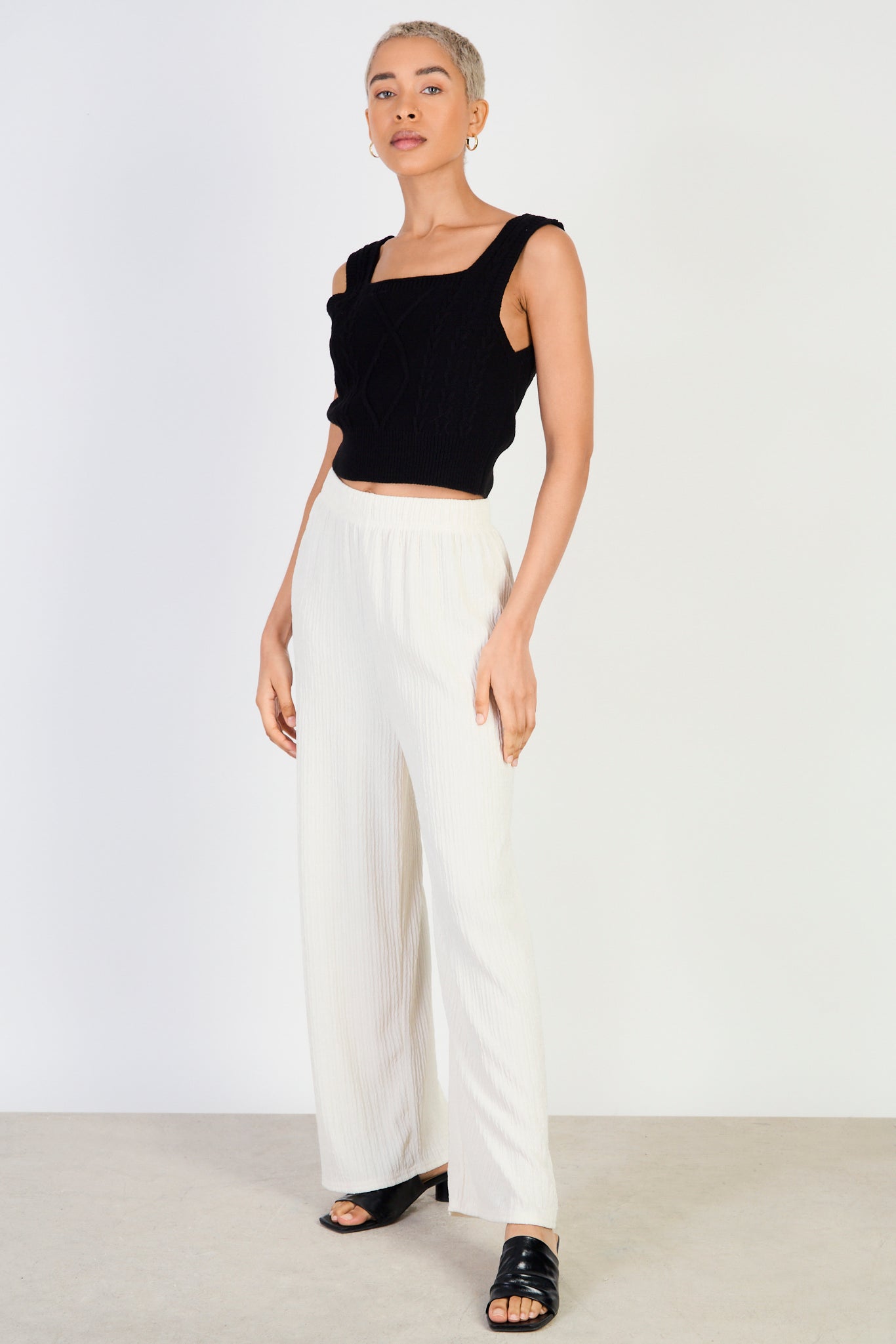 Beige textured crinkle trousers_4