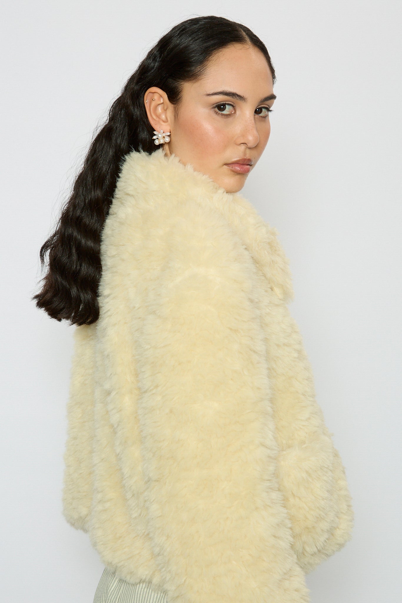 Beige thick faux fur collared jacket_3