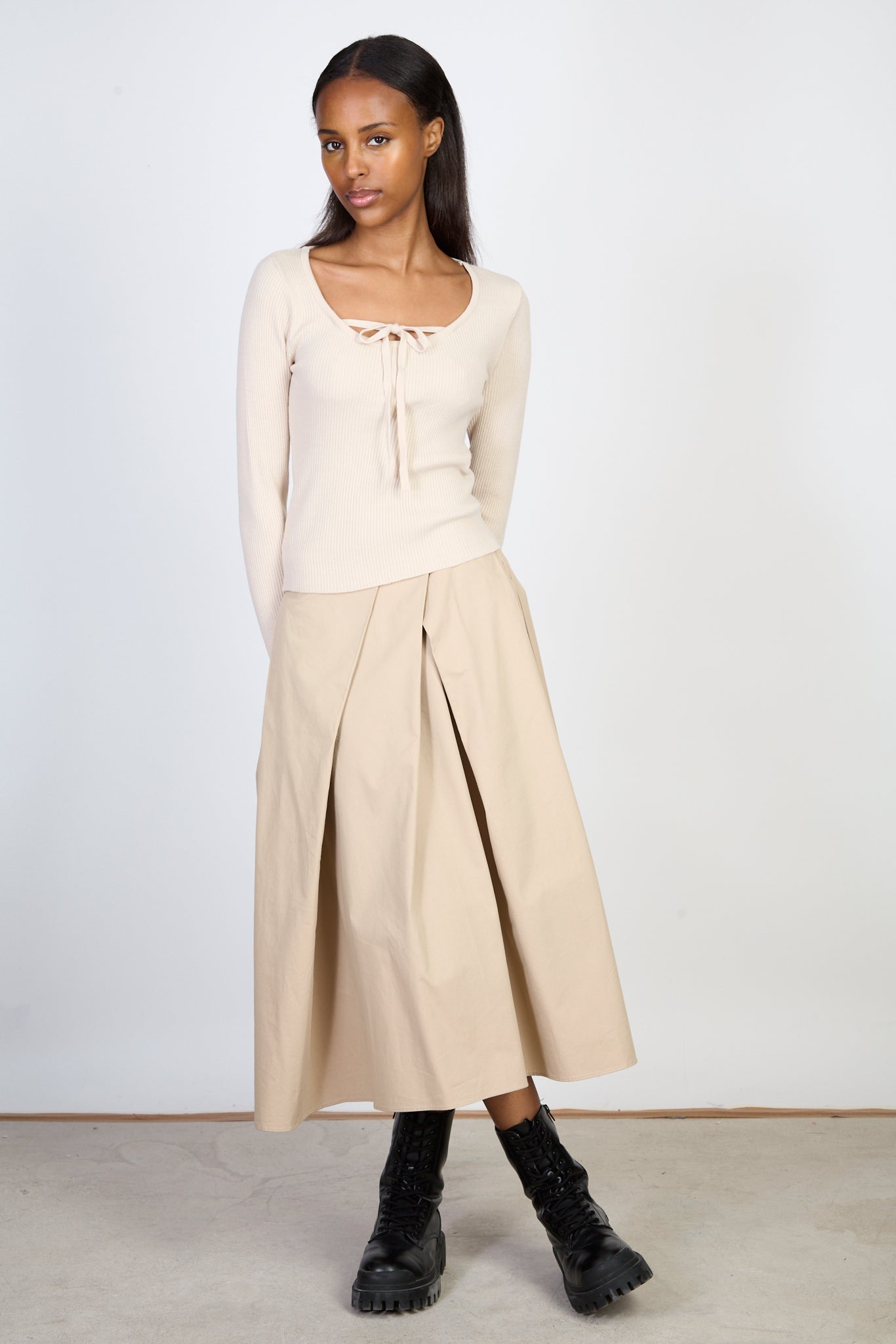 Beige tie neck ribbed knit top_4