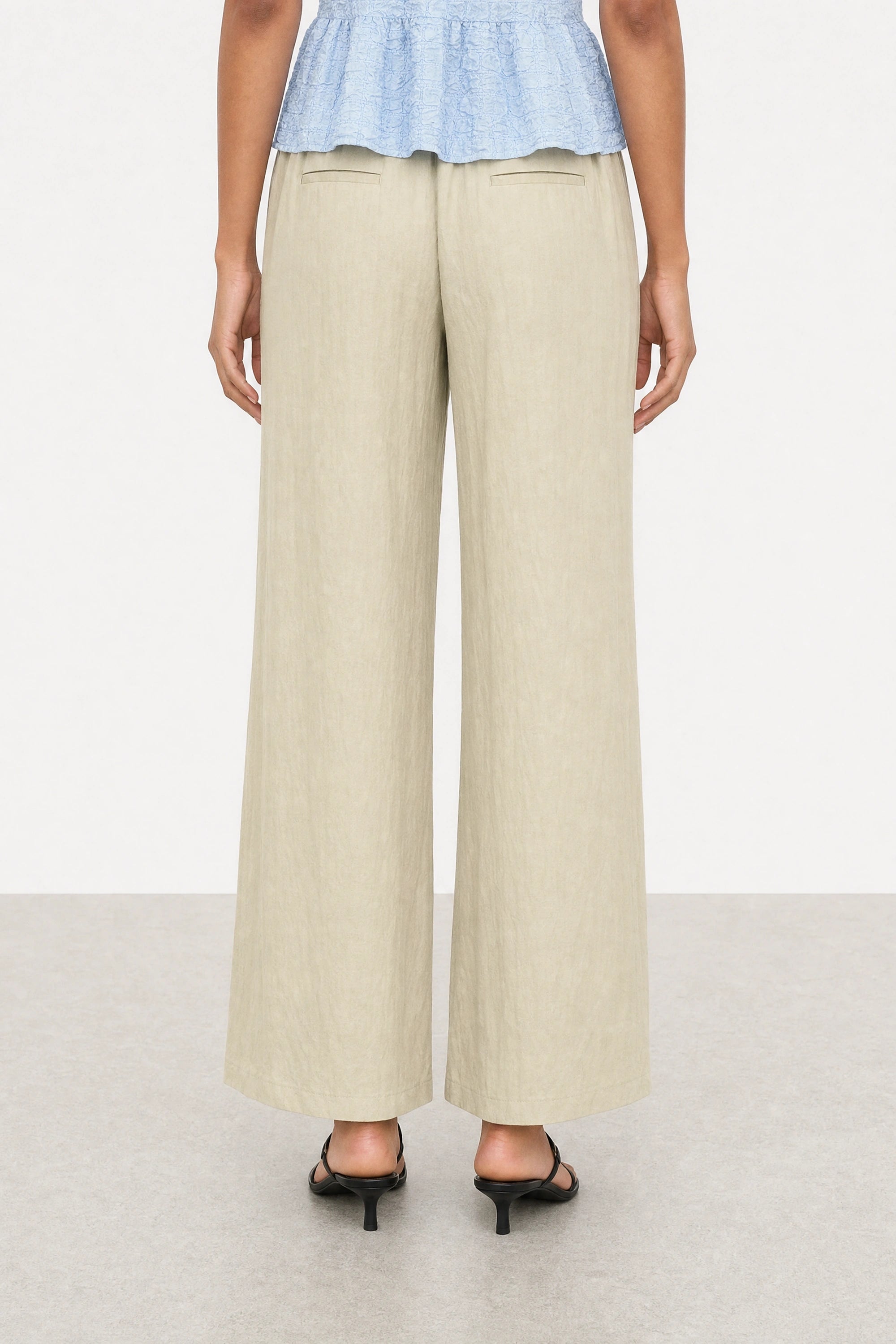 Beige single pleat straight leg trousers_2
