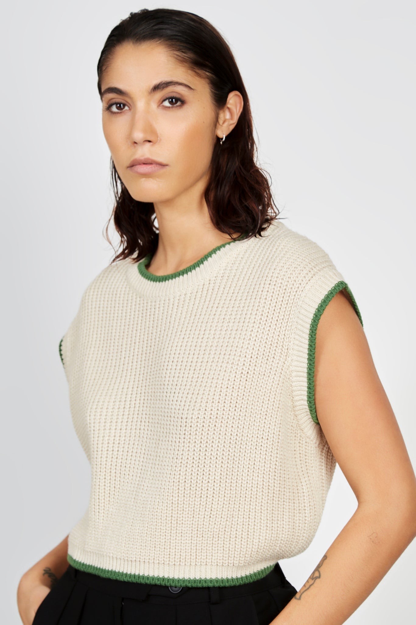 Beige and green trim open tie back sweater vest_2