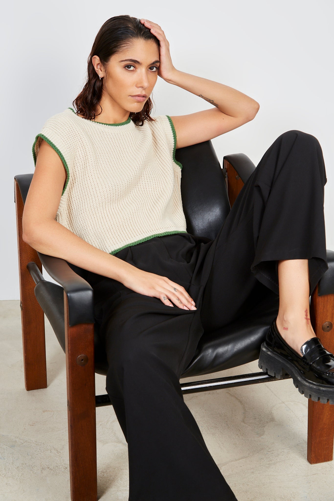 Beige and green trim open tie back sweater vest_5