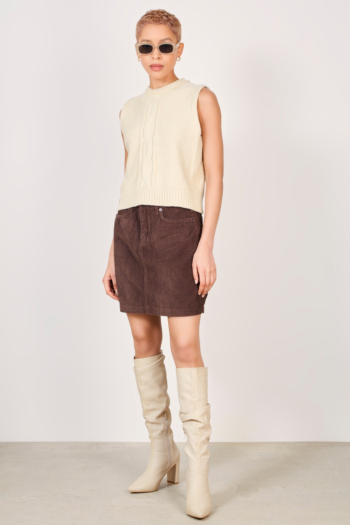 Beige cableknit sweater vest_3