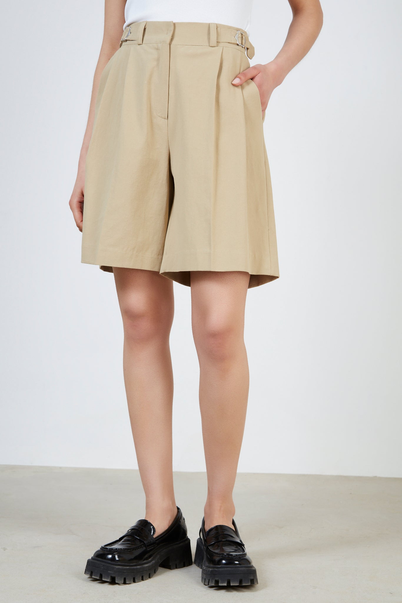 Beige cinch waist tailored shorts_1
