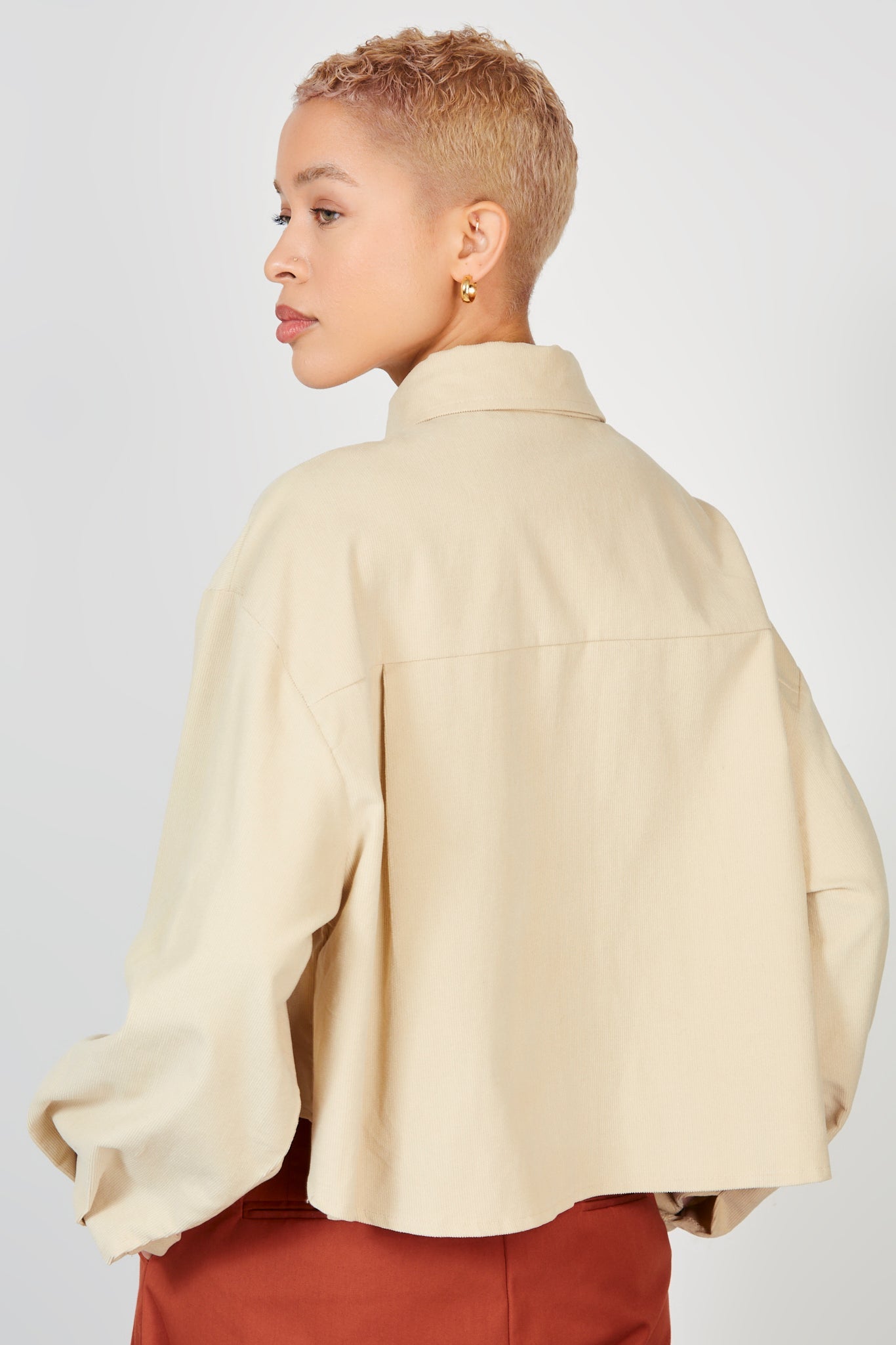 Beige corduroy cropped shirt_2
