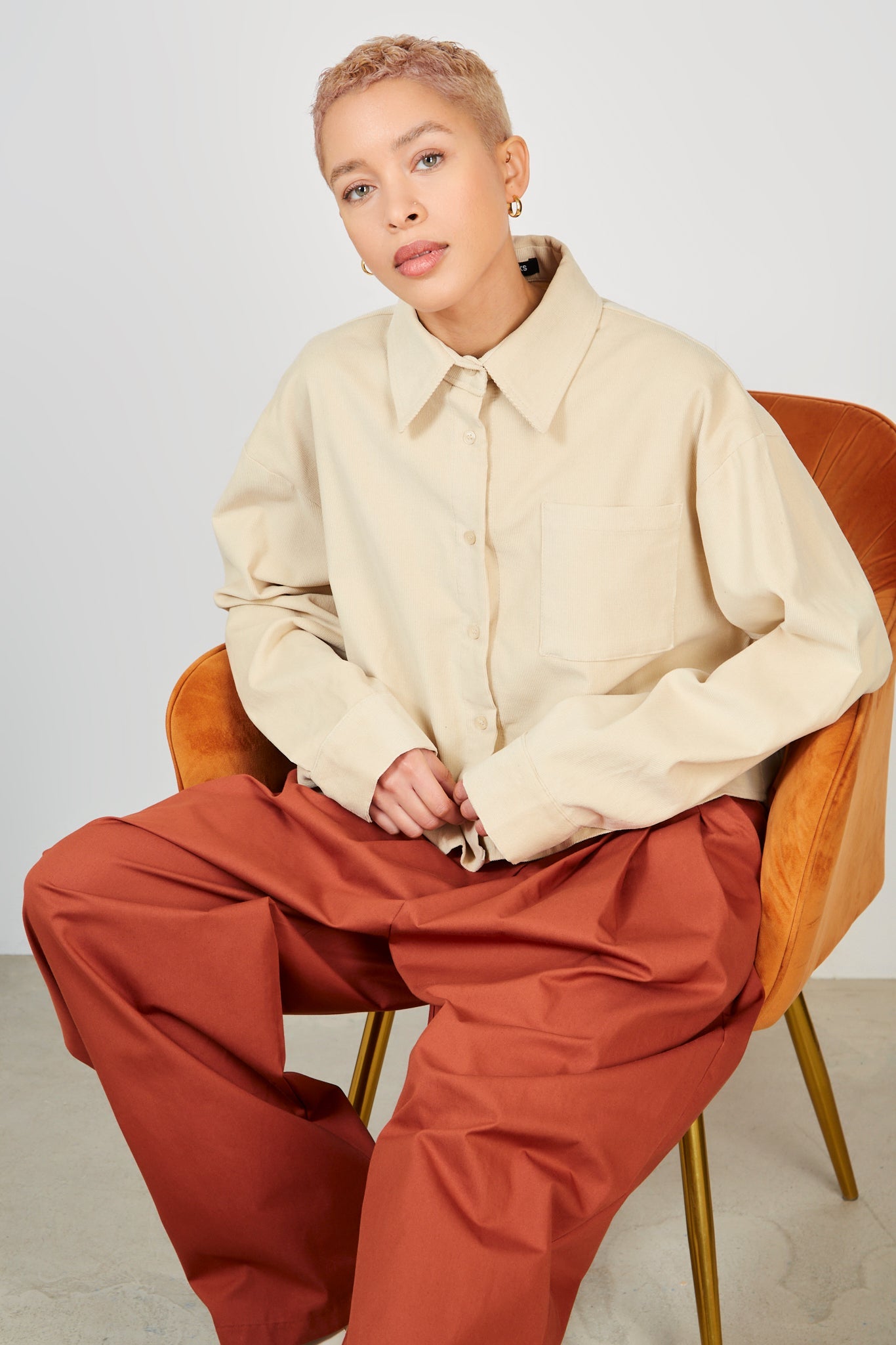 Beige corduroy cropped shirt_5