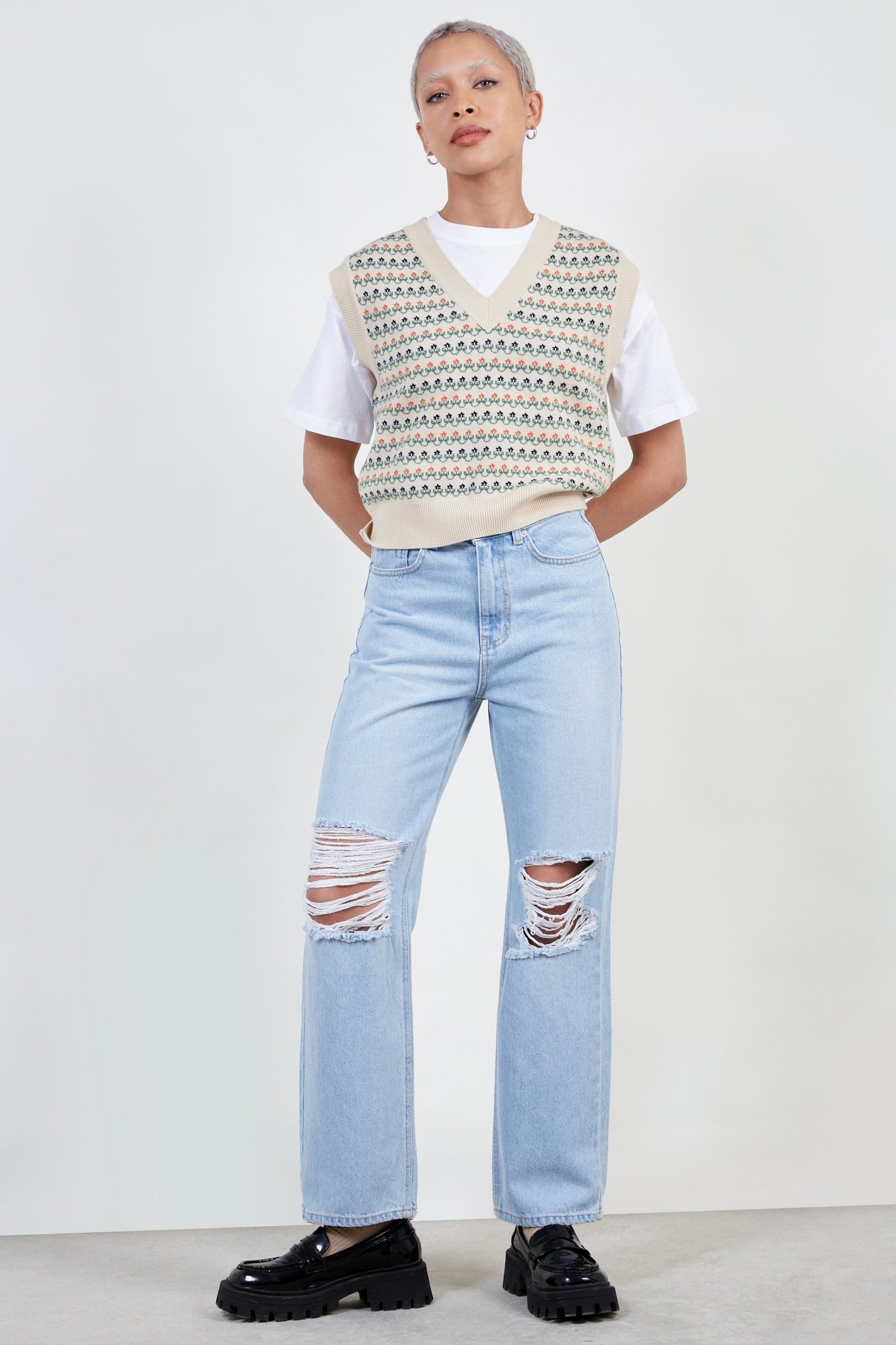 Beige graphic print sweater vest_5