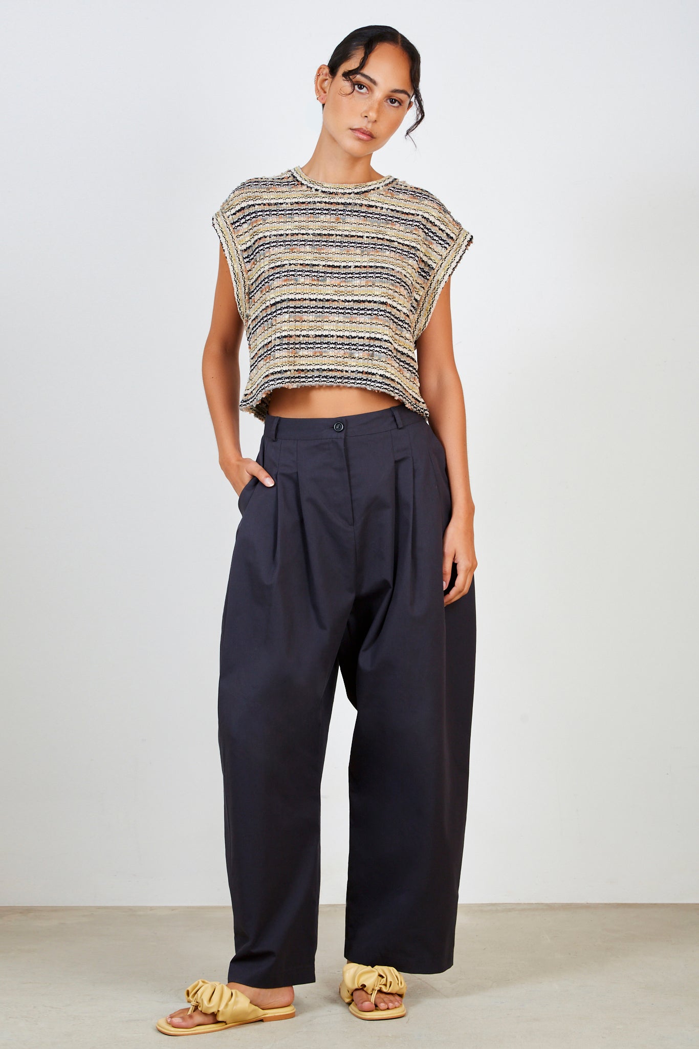 Beige multicolour striped knit vest_4