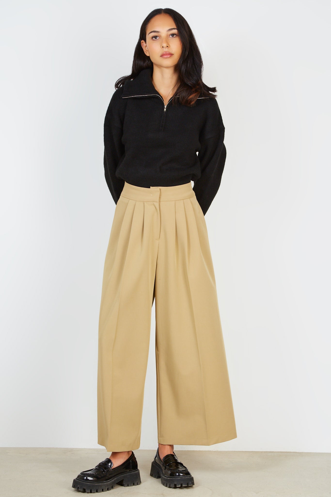 Beige pleated trousers_5