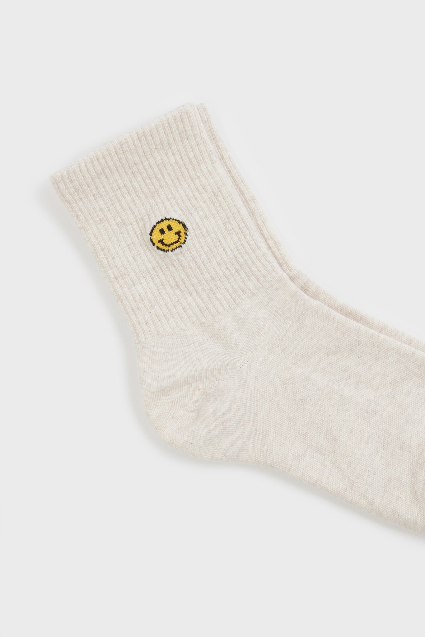 Beige ribbed ankle smiley face socks_3