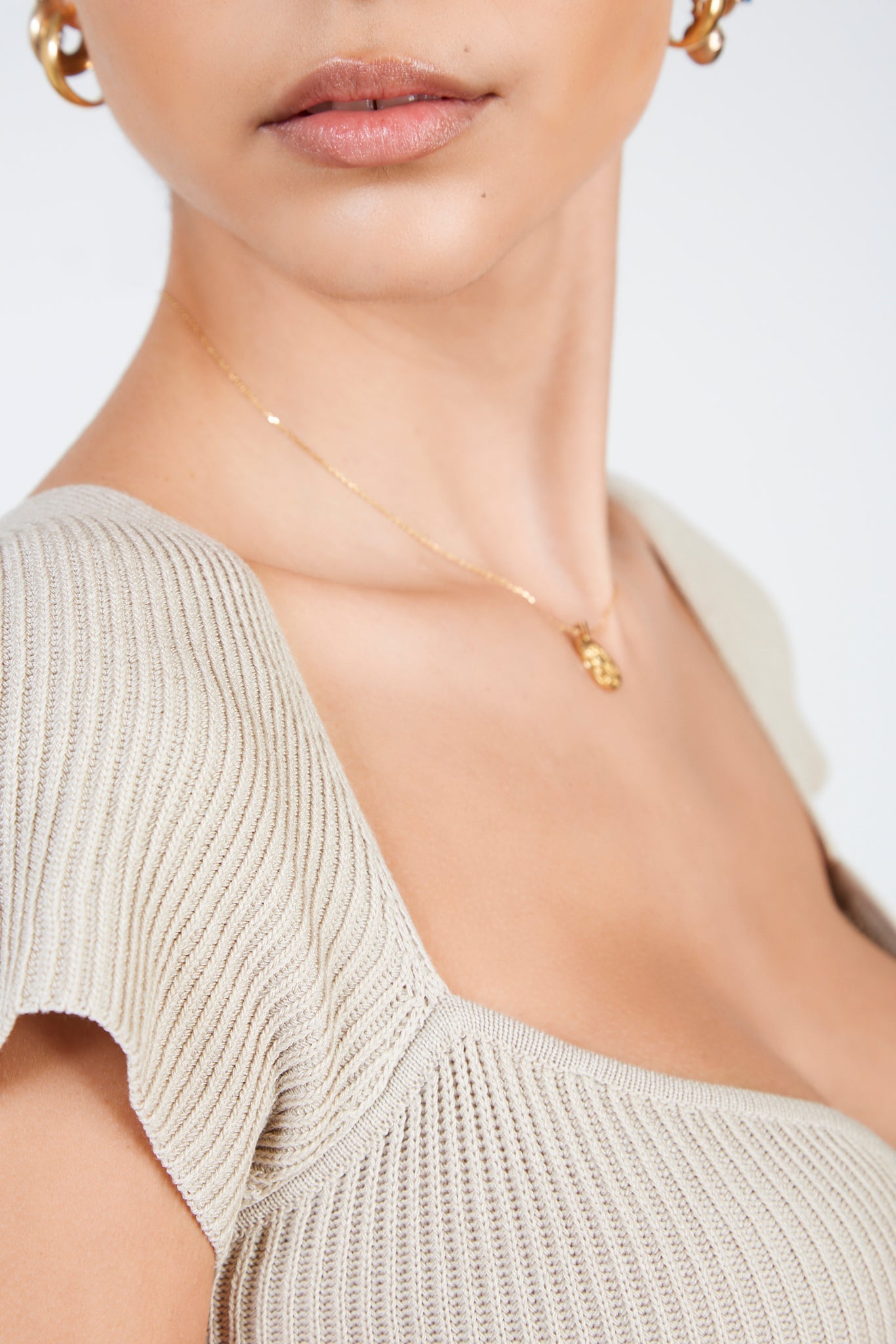 Beige ribbed shaped knit tee_4