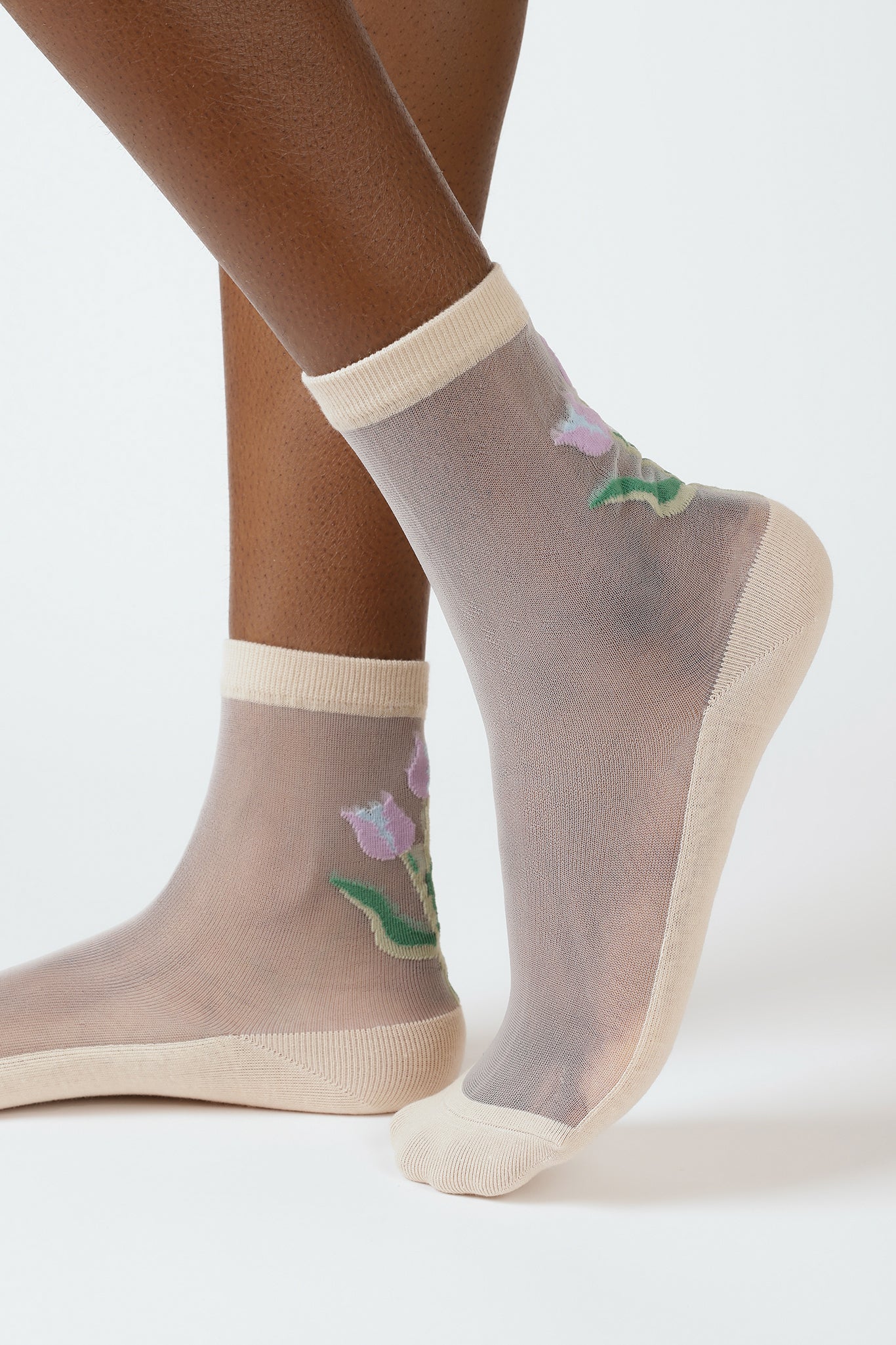 Beige sheer tulip socks_1