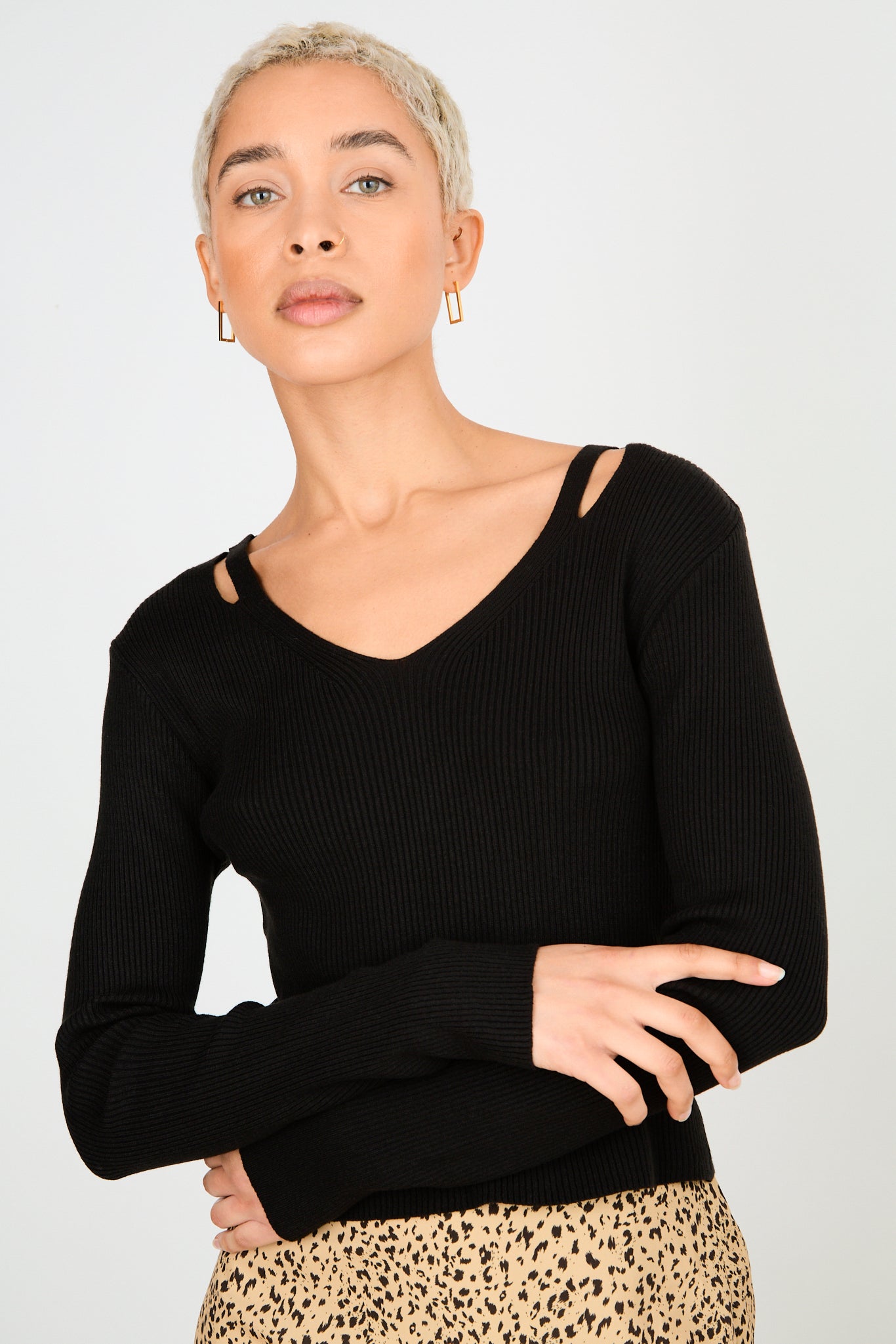 Black V neck double slit shoulder knit top_1