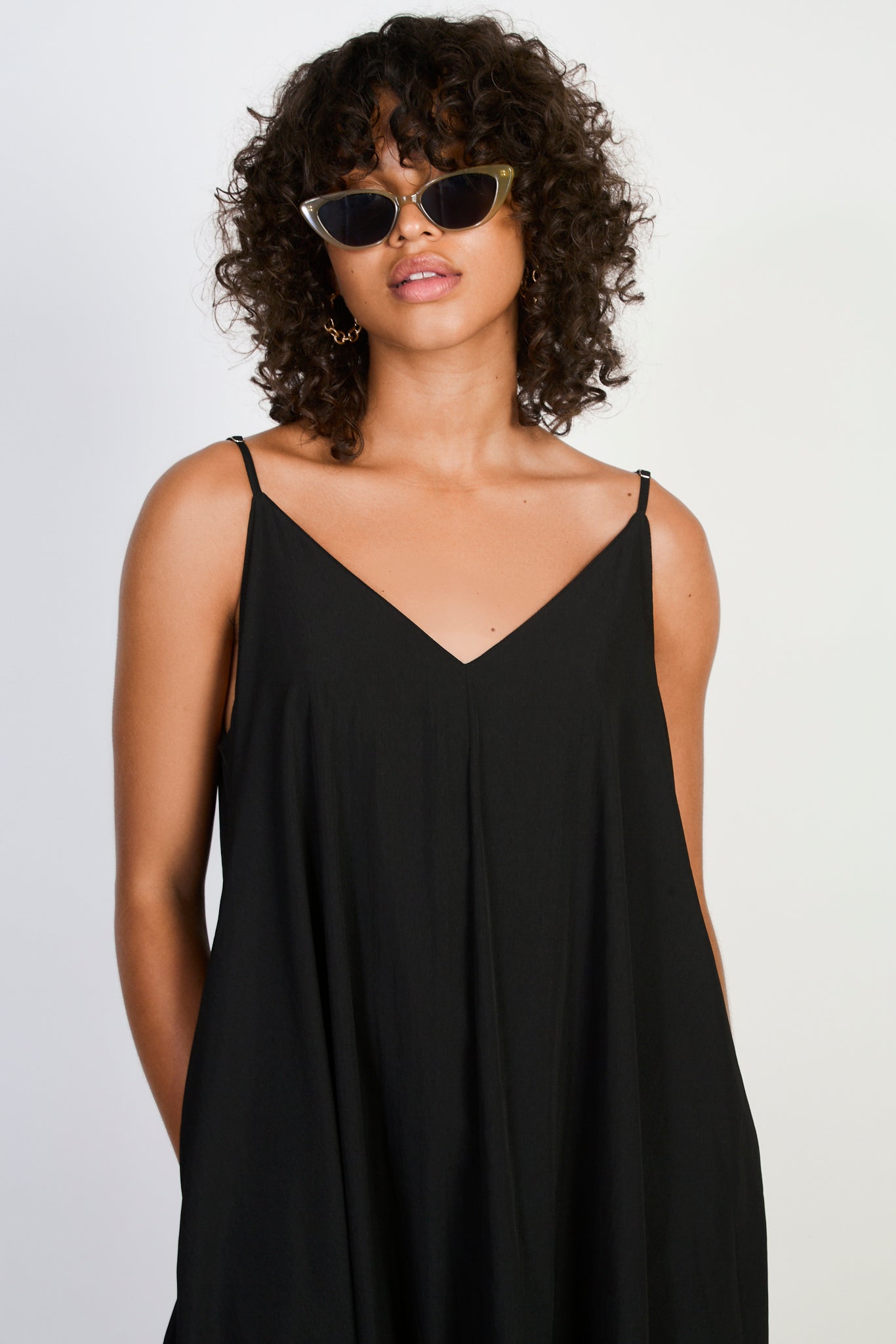 Black V neck floaty midi dress_2
