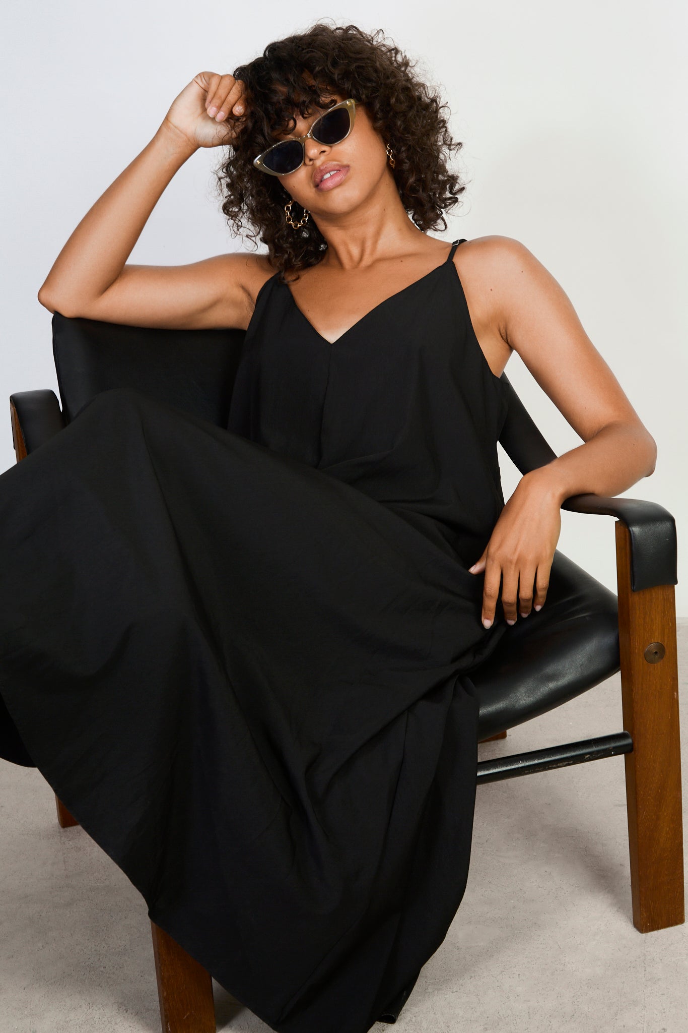 Black V neck floaty midi dress_5