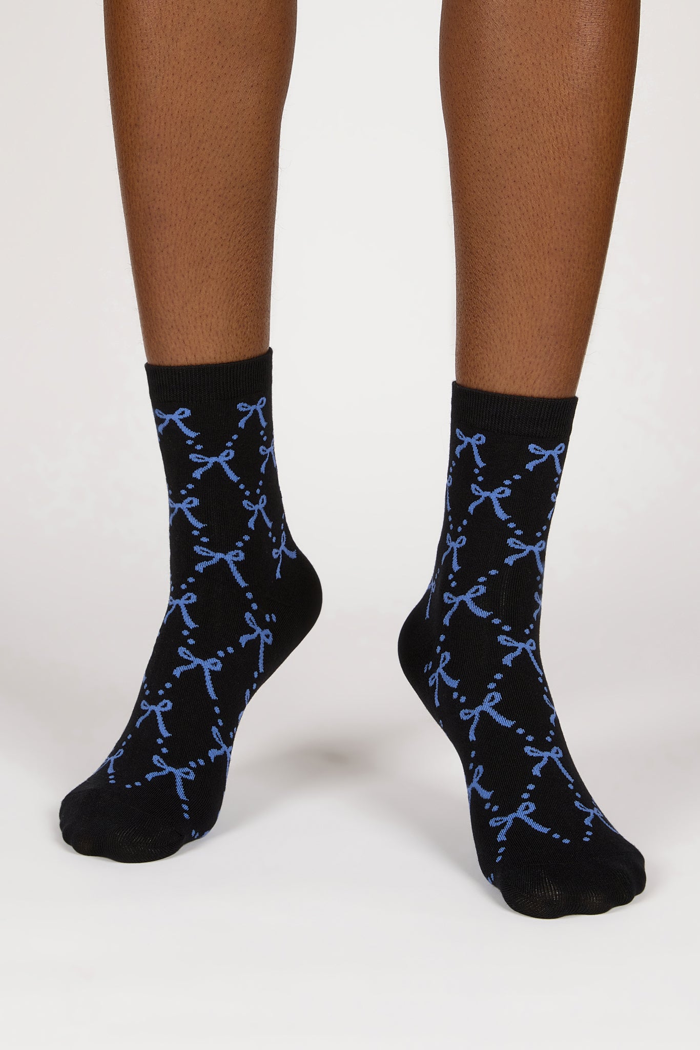 Black and blue ribbon and dots socks_4