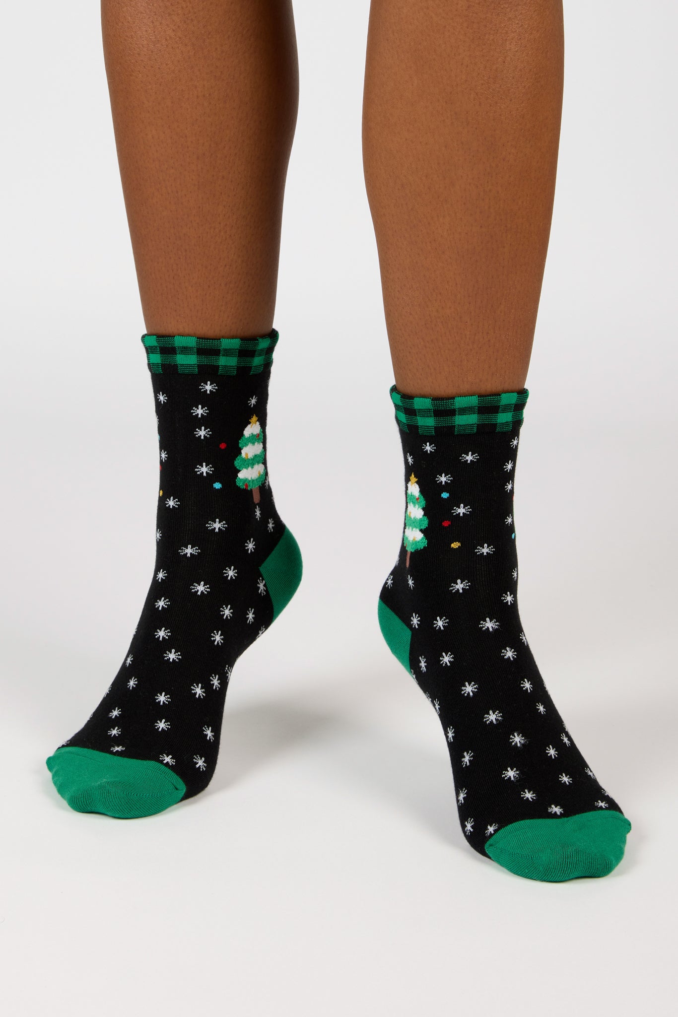 Black and green gingham trim Christmas tree socks_4