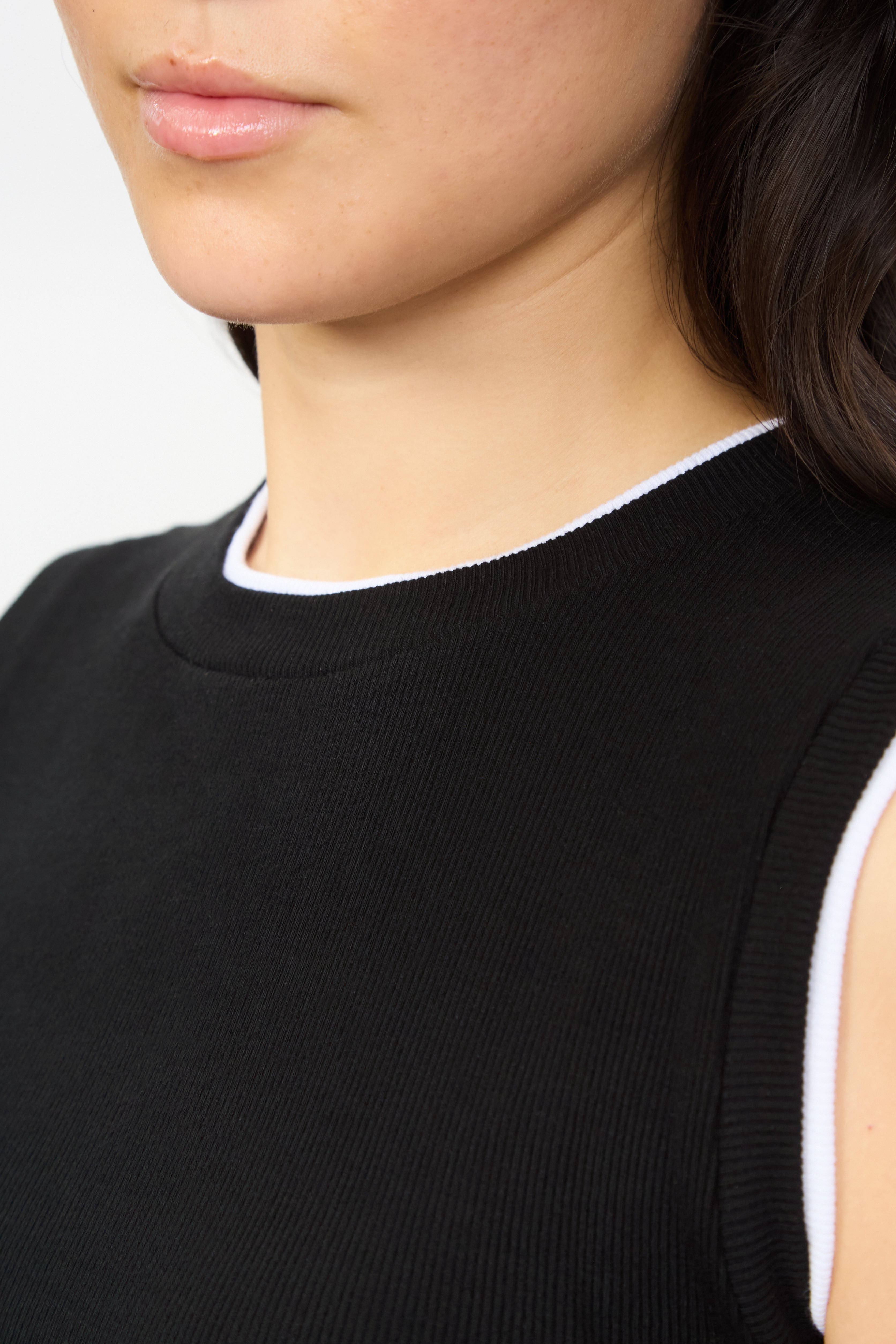 Black and white double layered tank top_3