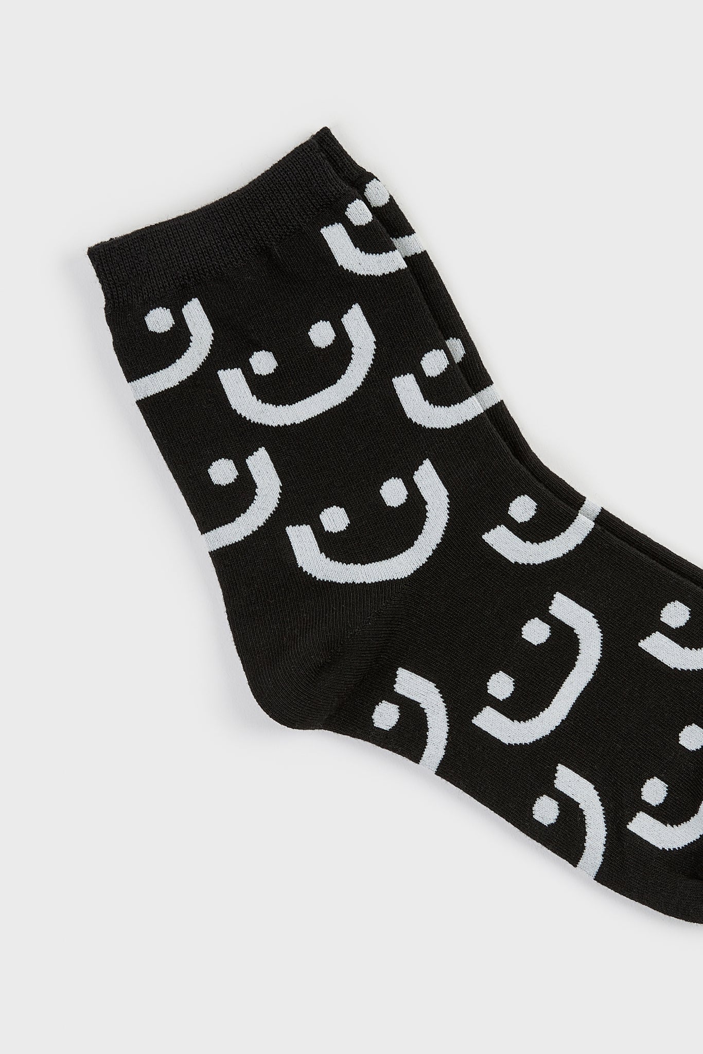 Black and white graphic smiley face socks_2