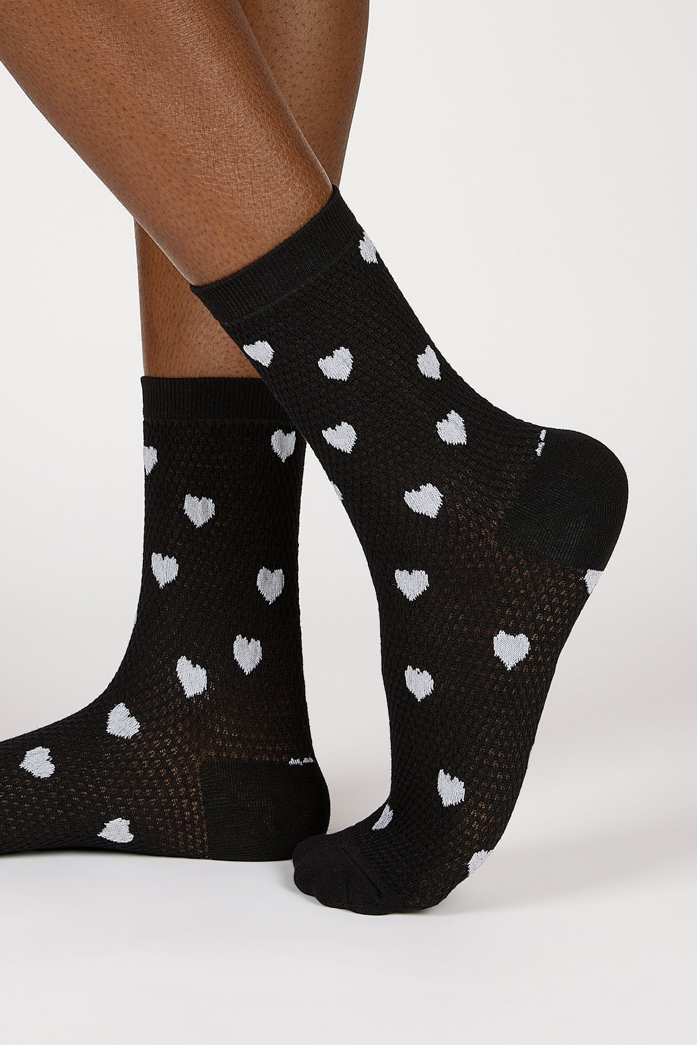 Black and white heart textured socks_1