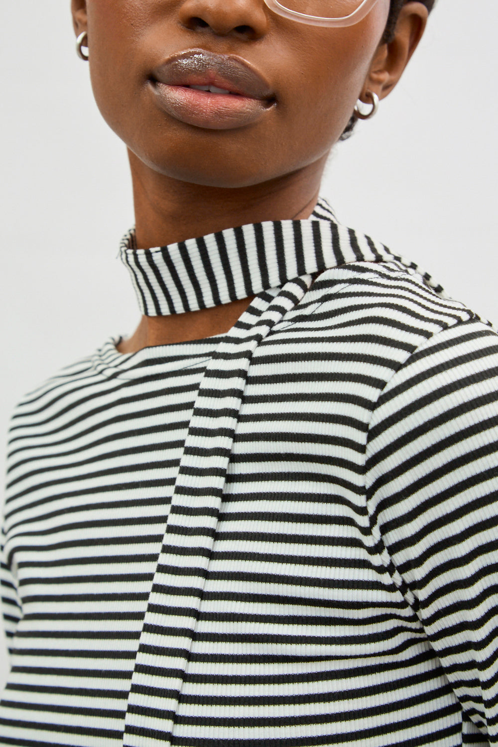 Black and white horizontal striped tie neck top_4
