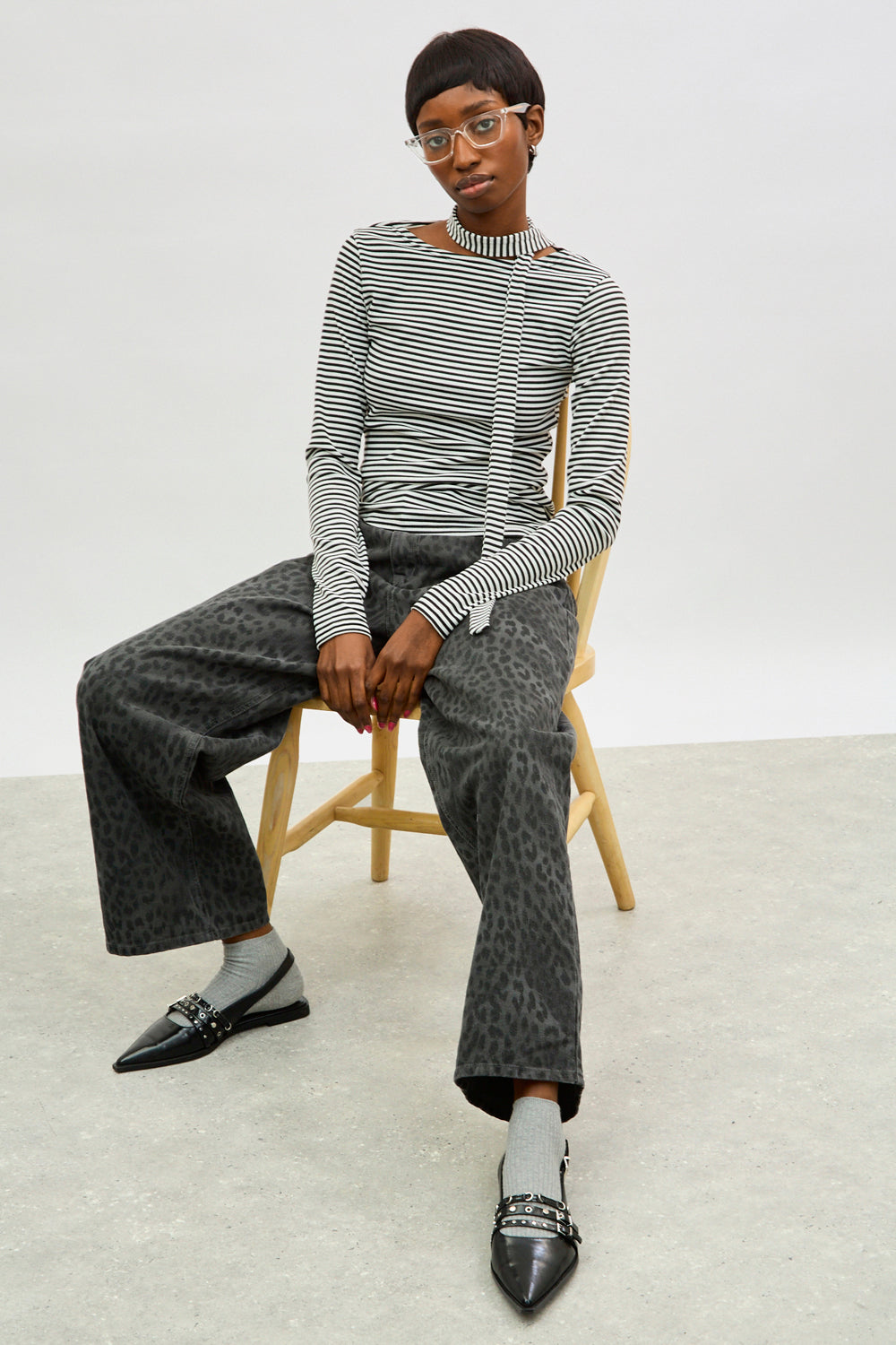 Black and white horizontal striped tie neck top_6