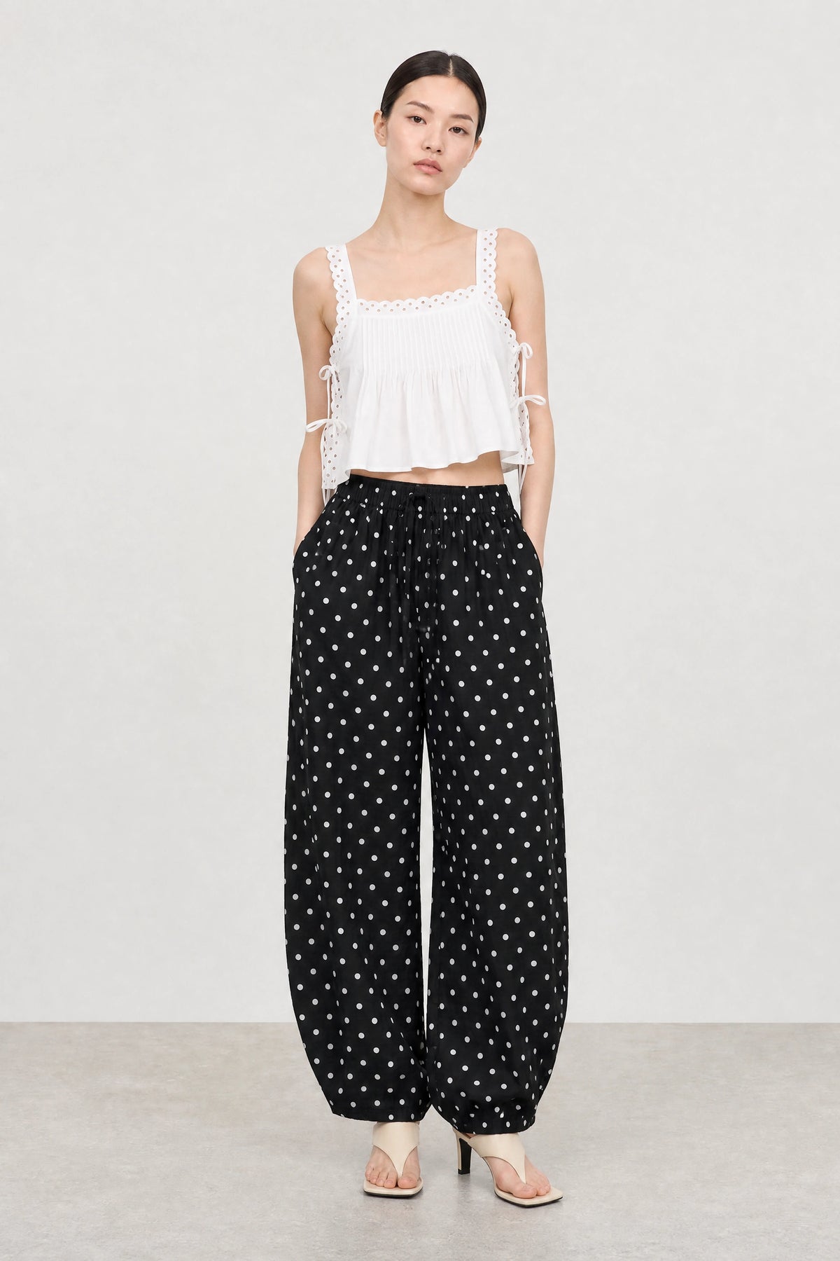 Black and white polka dot linen blend slouchy trousers_4