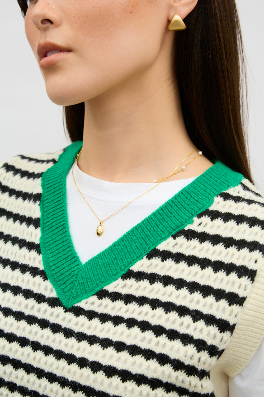 Black and white striped green collar sweater vest_3