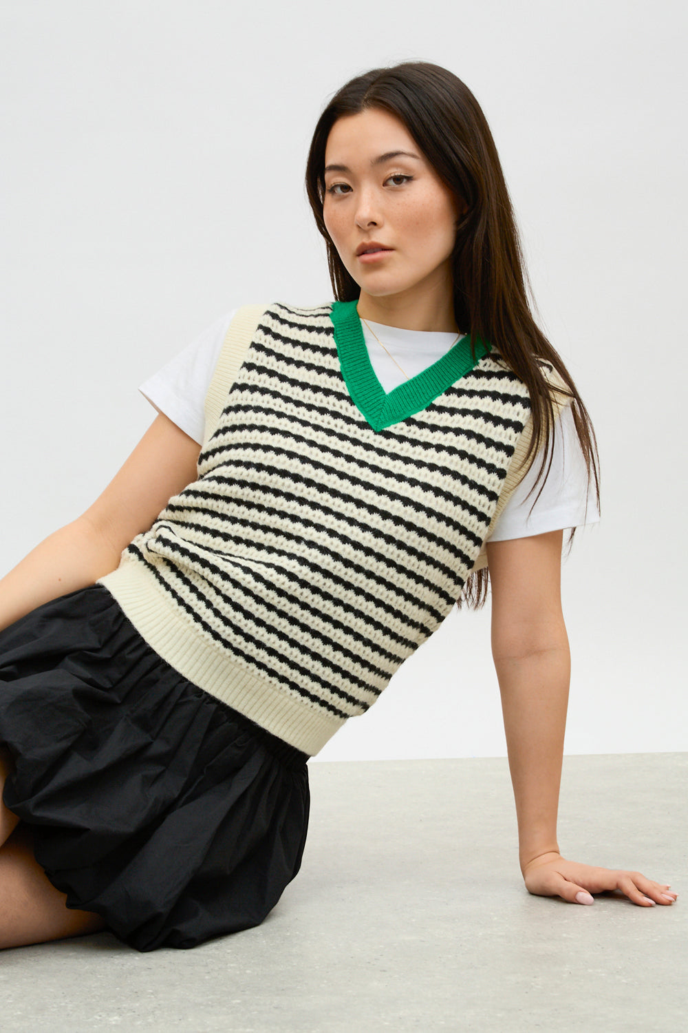 Black and white striped green collar sweater vest_5