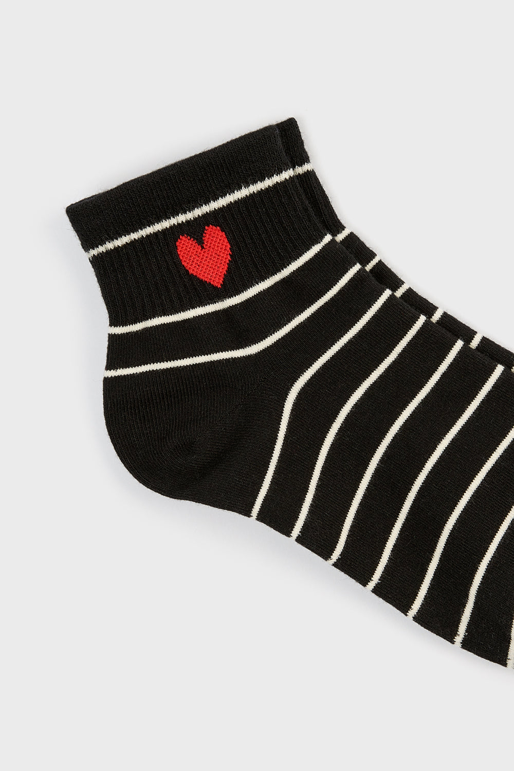 Black and white striped heart ankle socks_4