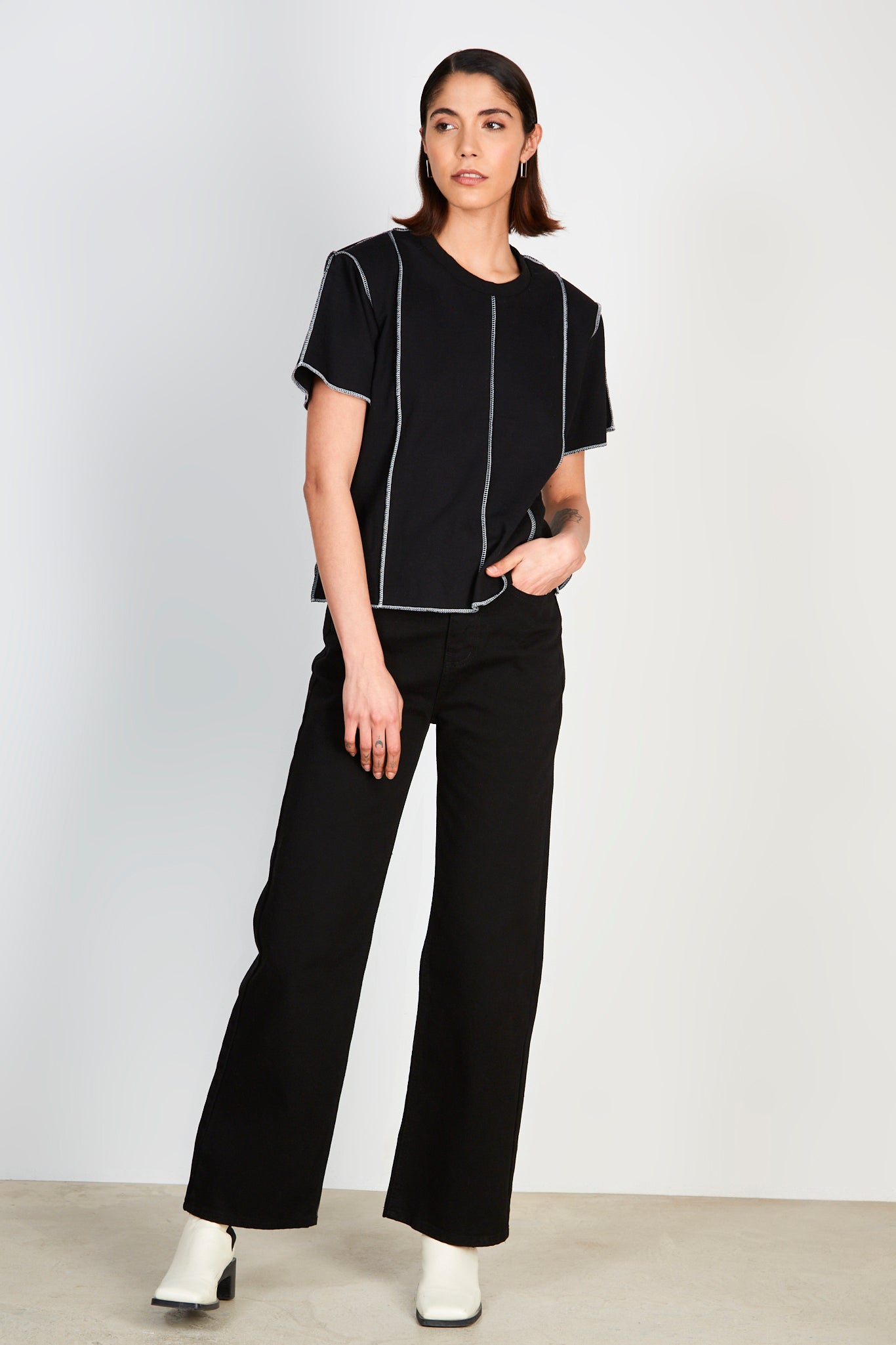 Black and white vertical trim padded shoulder tee_5