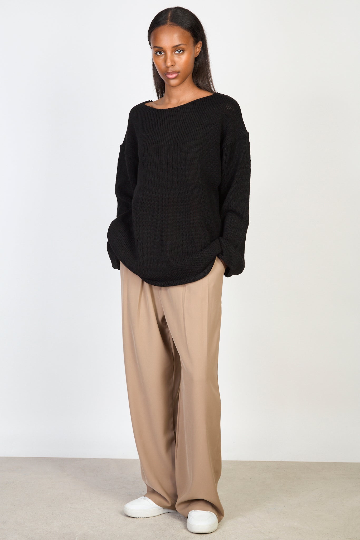 Black boat neck long roll hem jumper_5