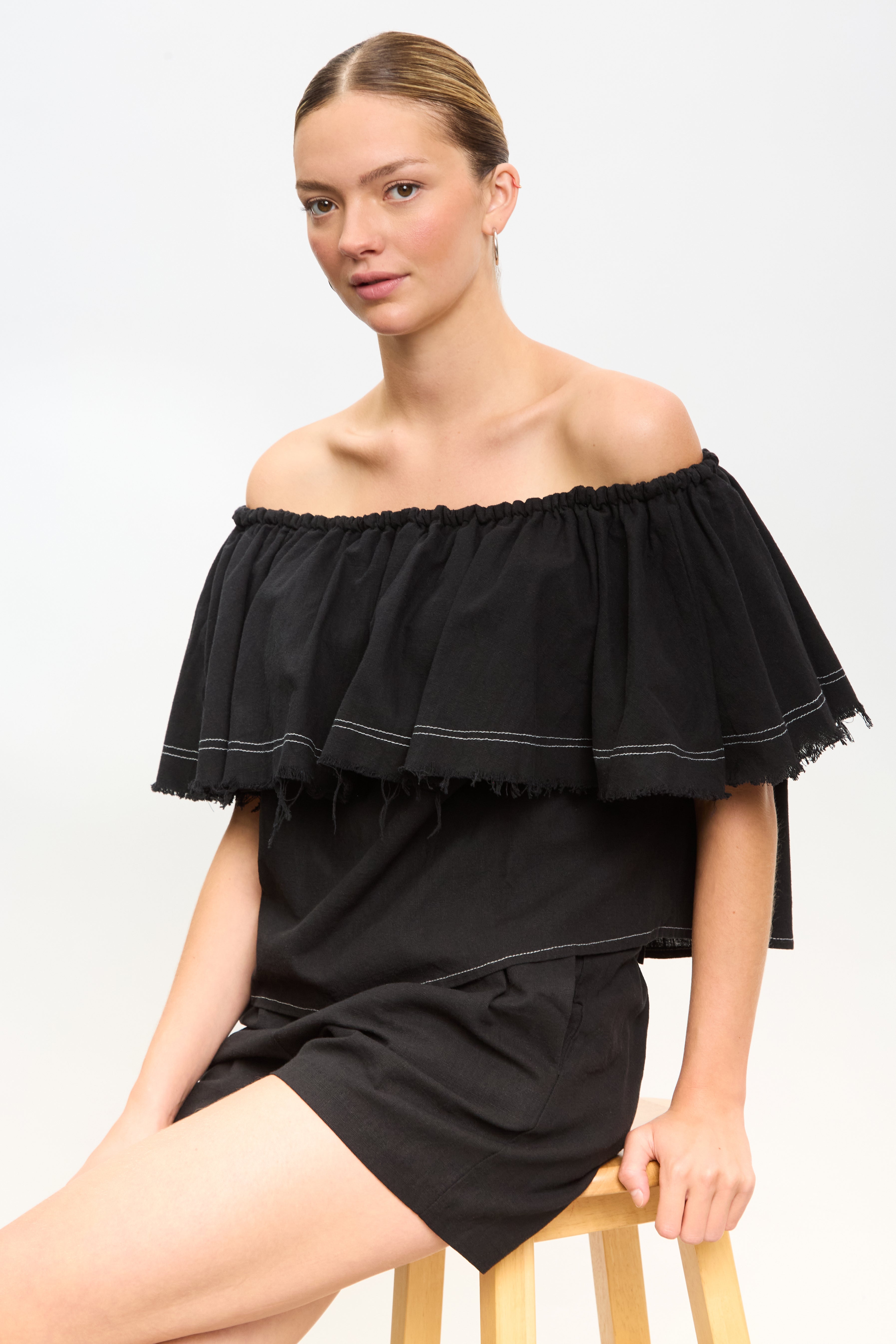 Black contrast stitch raw hem blouse_5