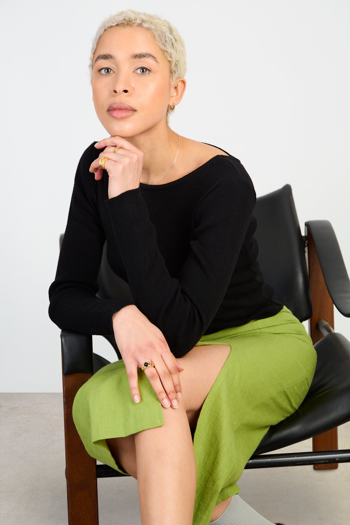 Black criss cross tie back knit top_5