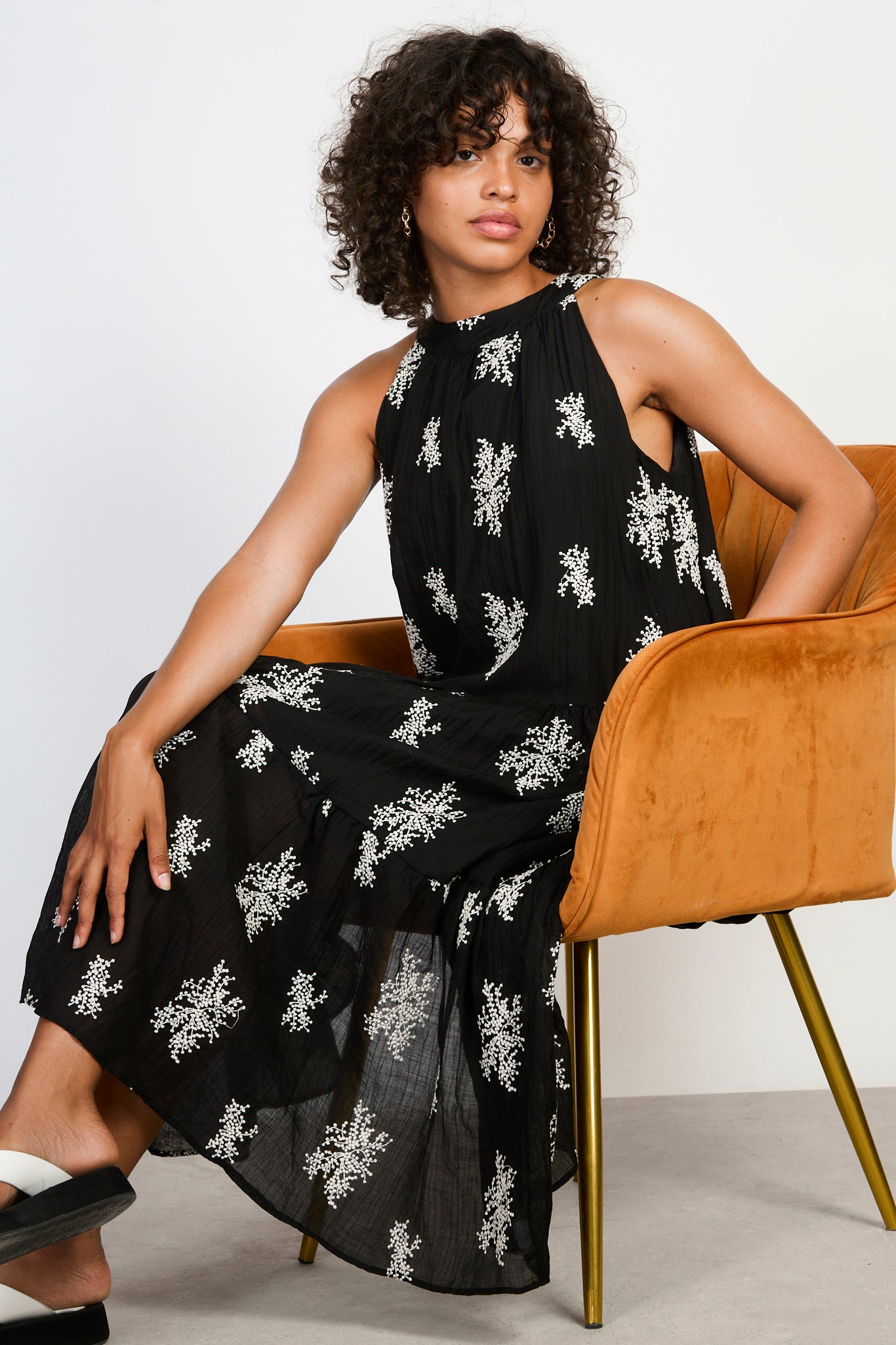 Black embroidered floral tie neck dress_5