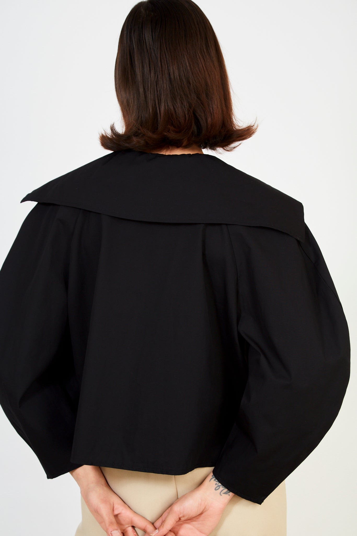 Black giant collar blouse_2