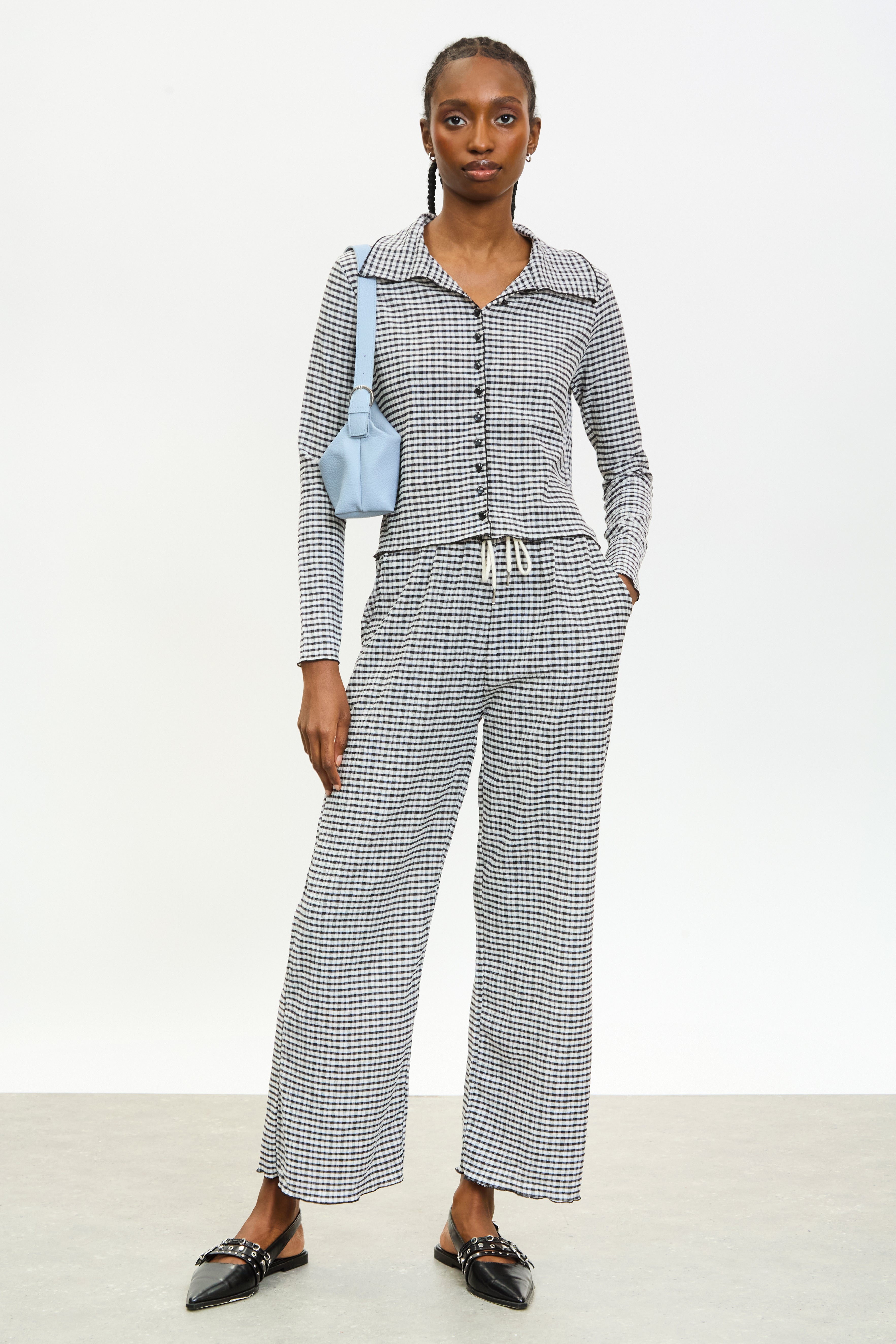 Black gingham and black trim button up top_4