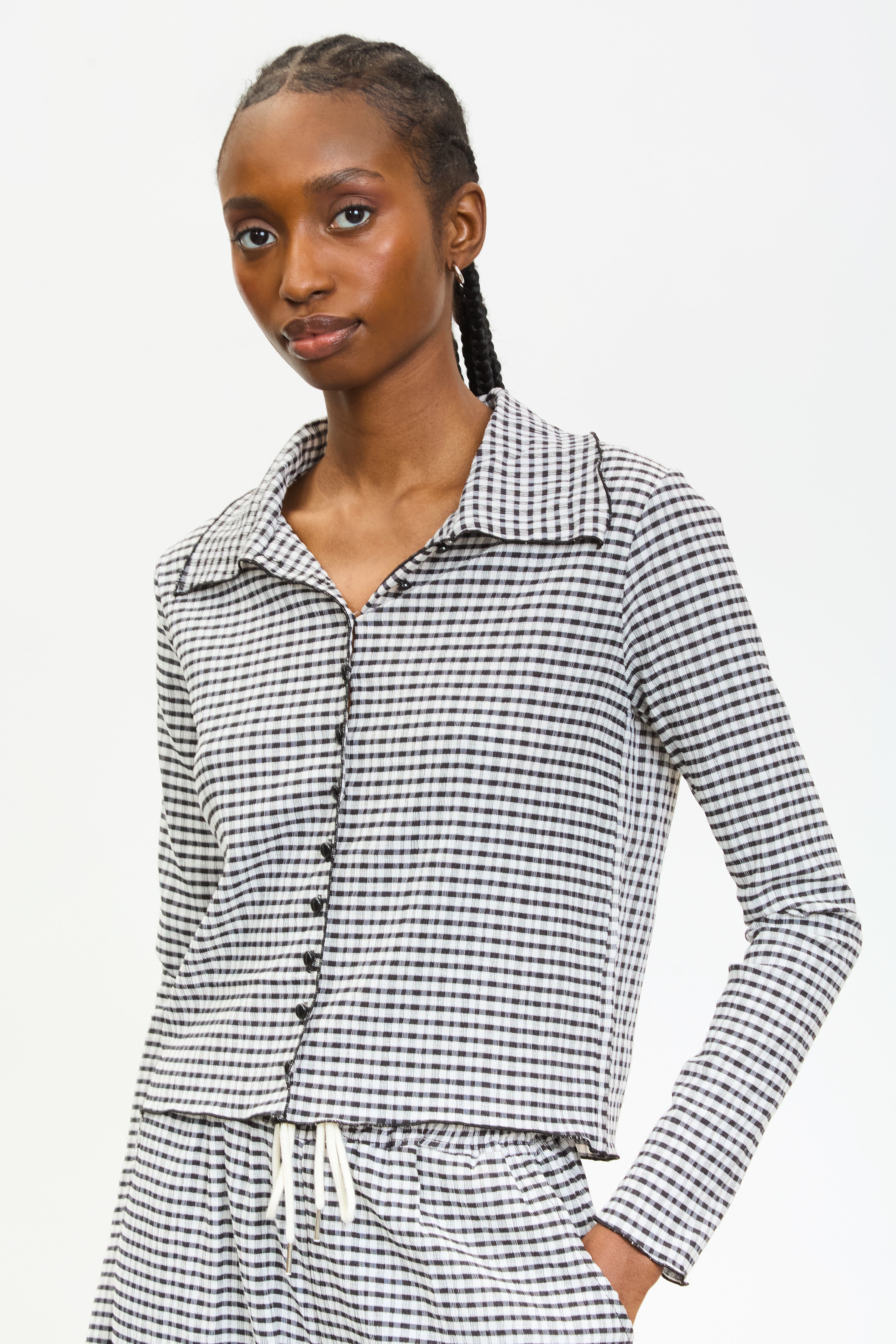 Black gingham and black trim button up top_1