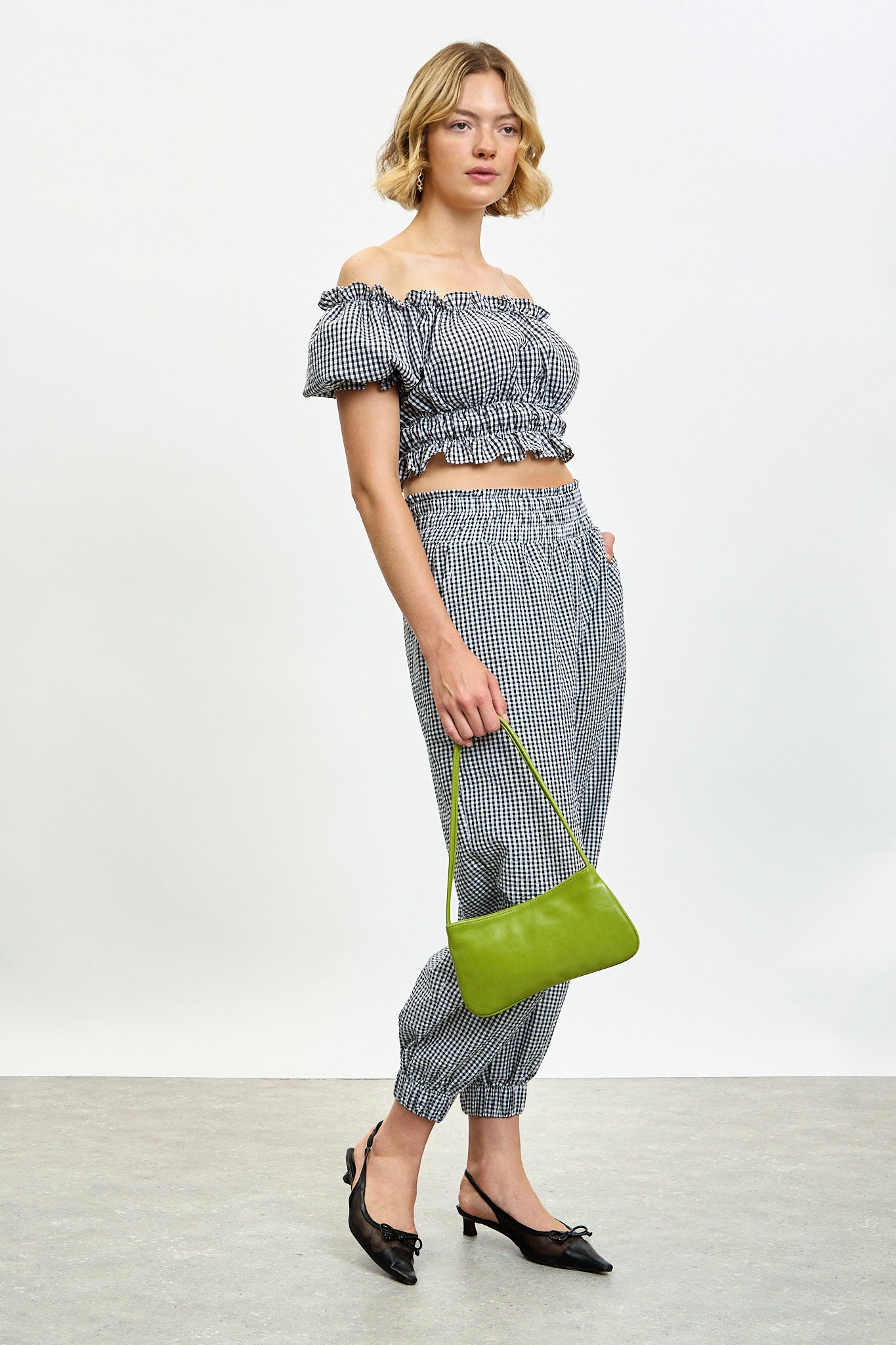 Black gingham cuffed trousers_4