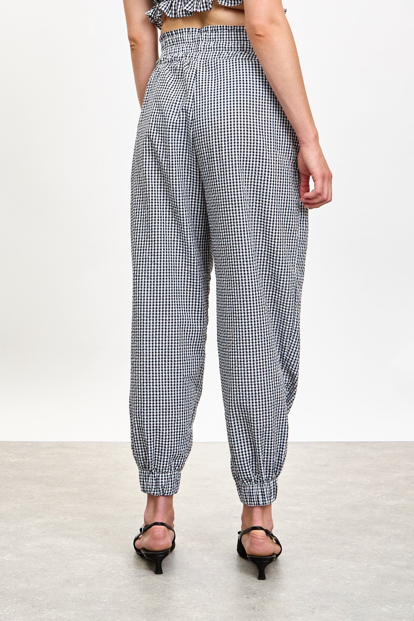 Black gingham cuffed trousers_2