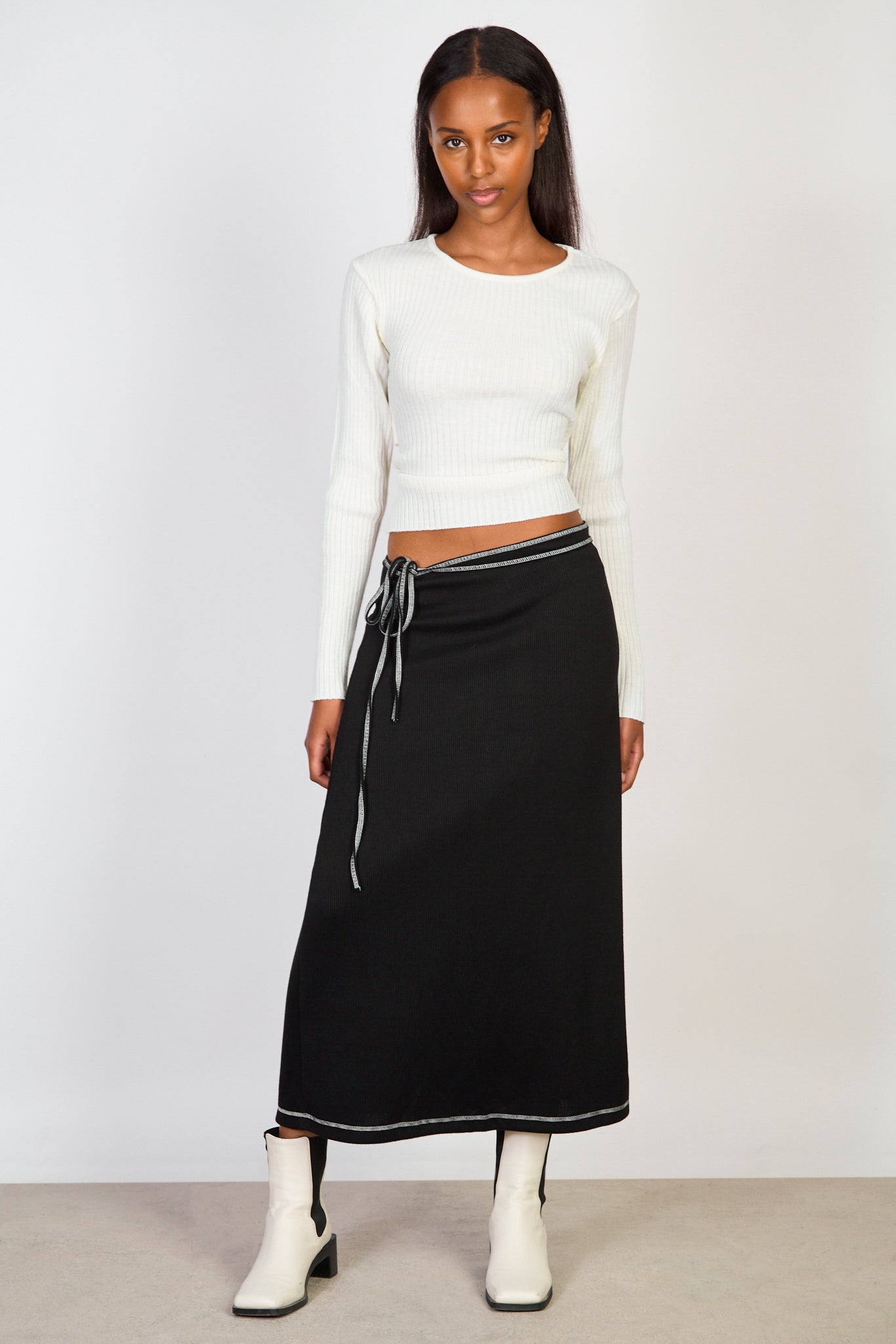 Black jersey and white contrast stitch wrap skirt_5