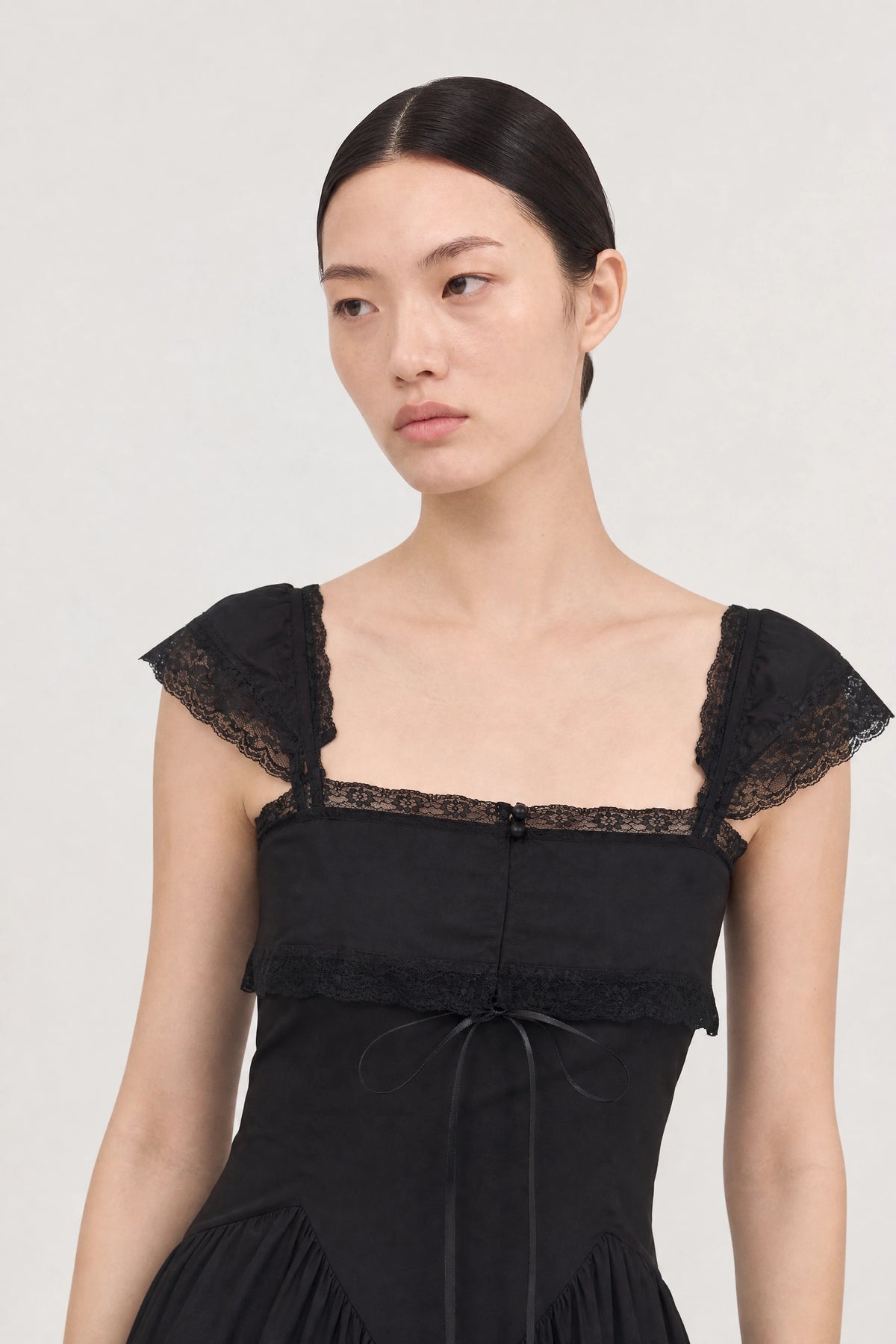 Black lace trim ruffle hem dress_4