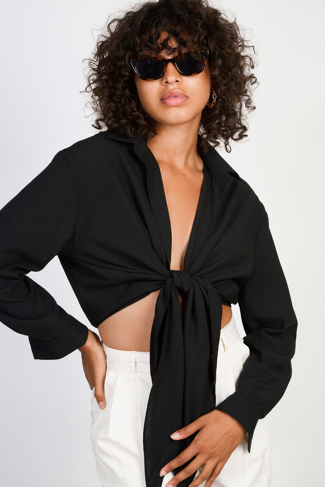 Black linen plunging tie front shirt_2