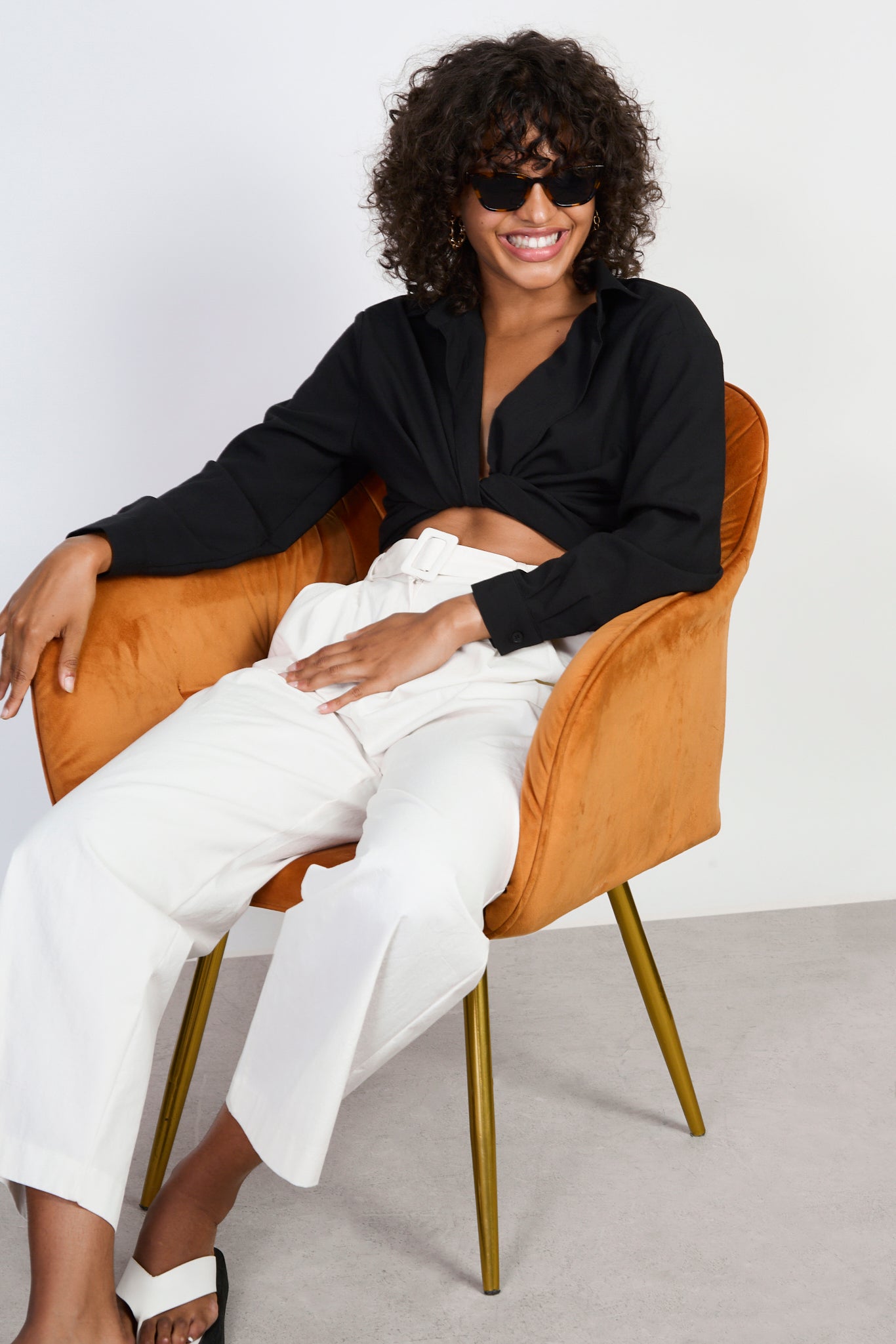 Black linen plunging tie front shirt_7