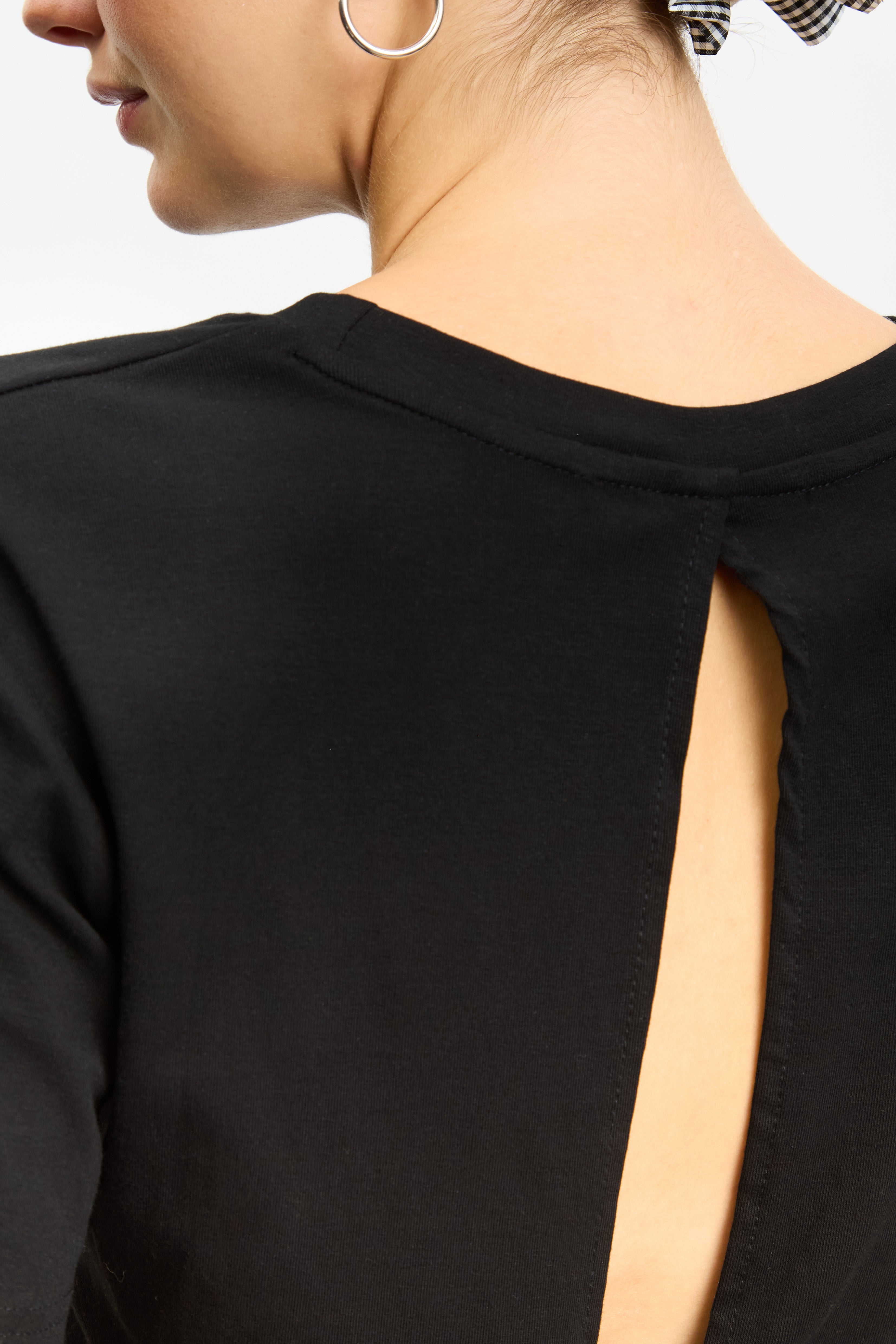 Black long peek back tee_3