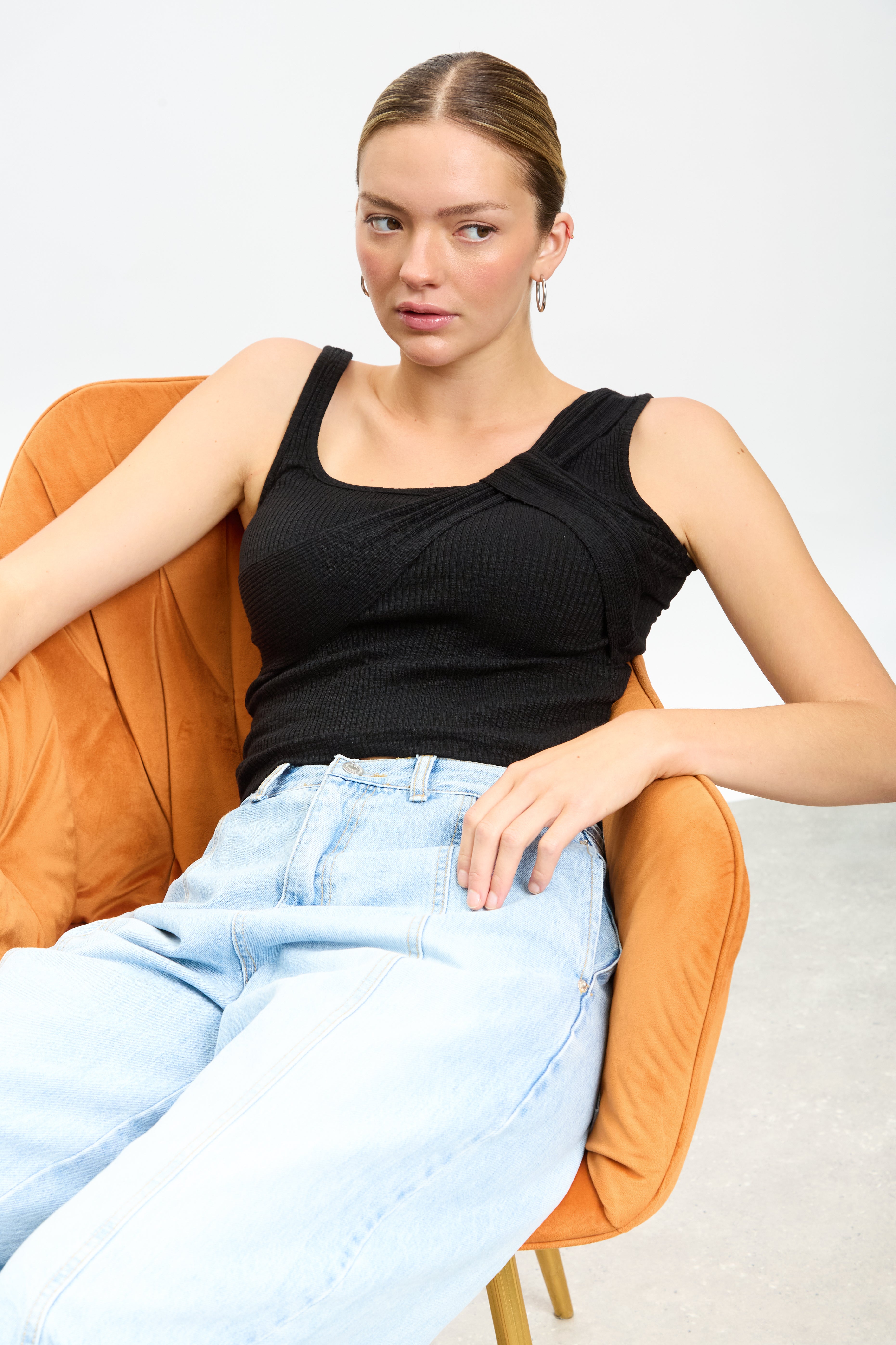 Black looped banding tank top_5