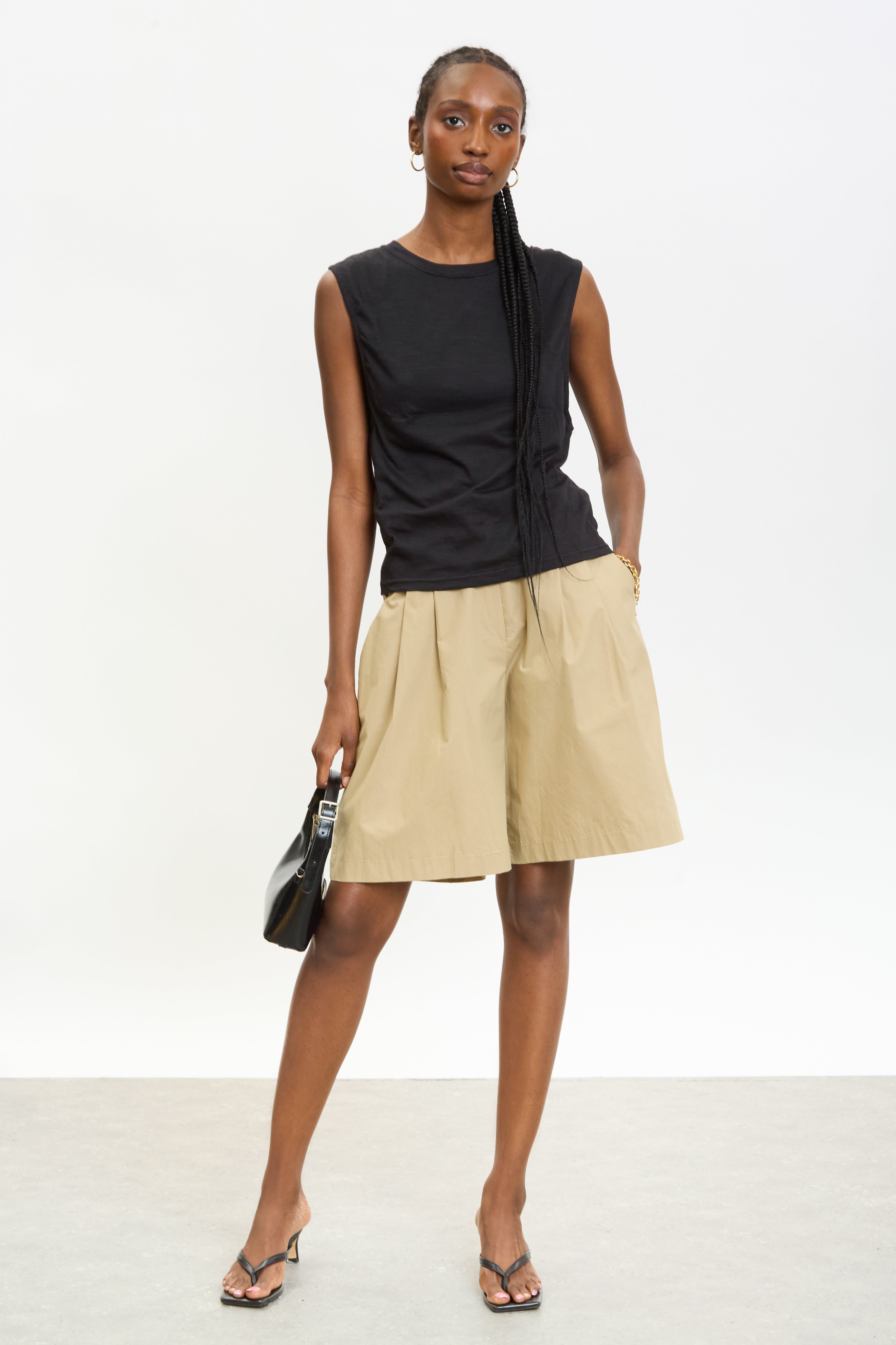 Black muscle tank top_4